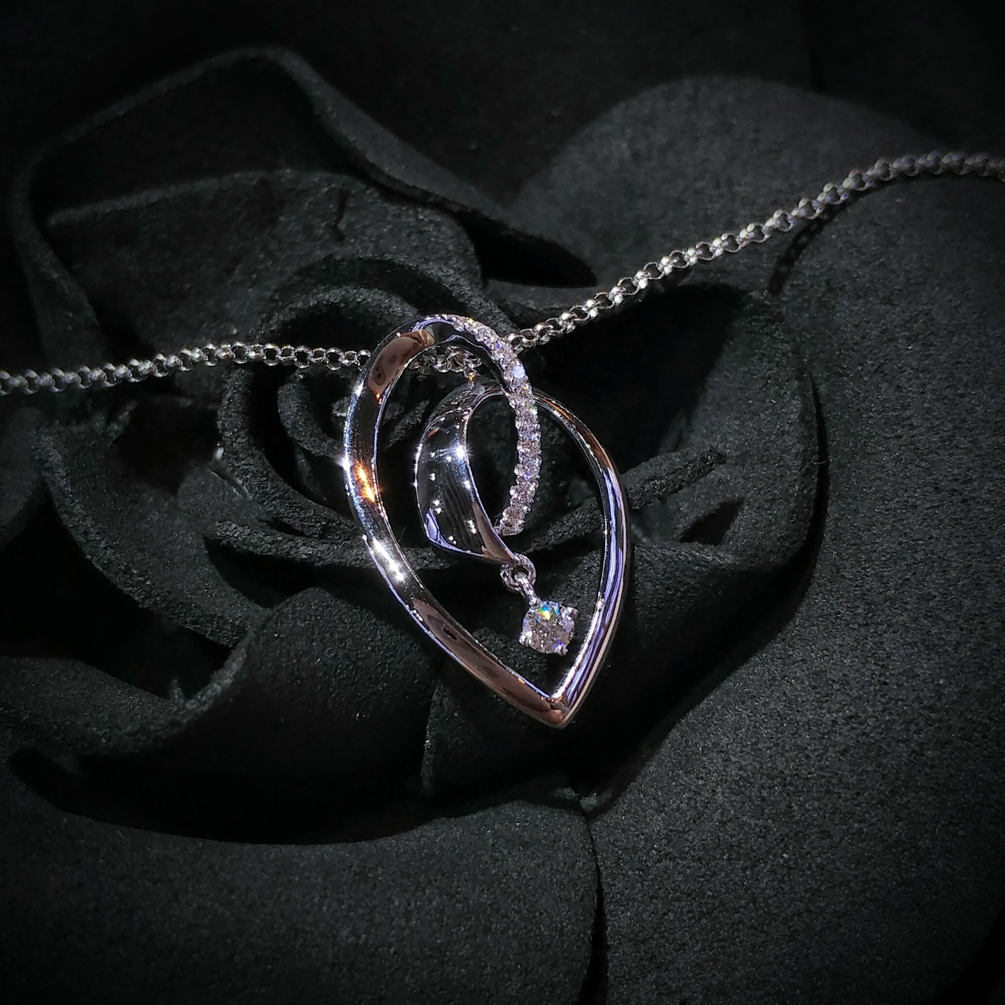 18K White Gold 0.09ct Diamond Pendant