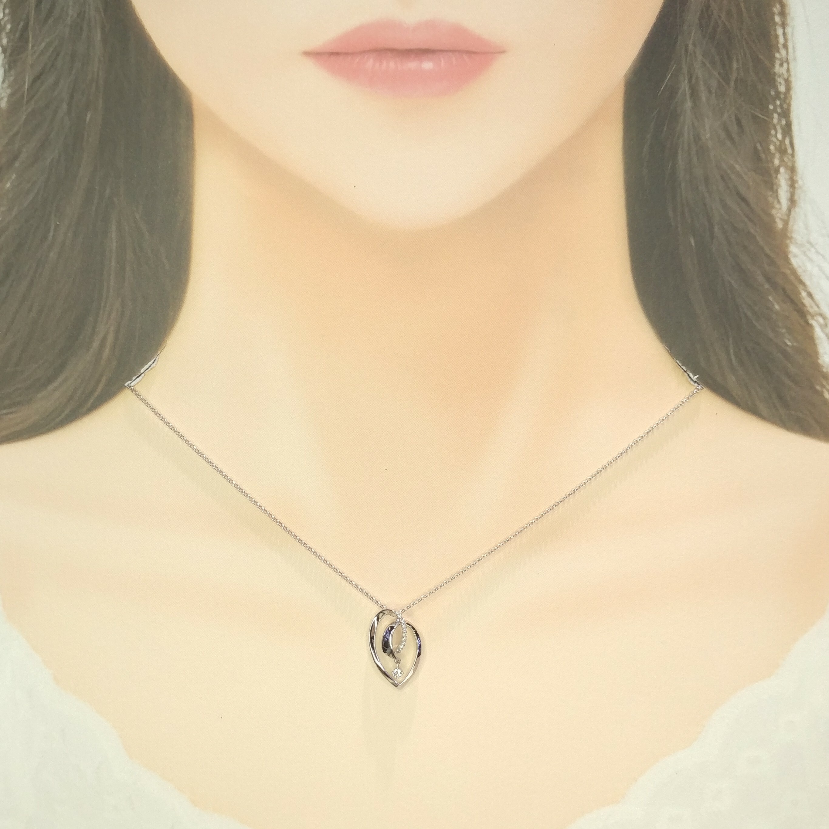 18K White Gold 0.09ct Diamond Pendant