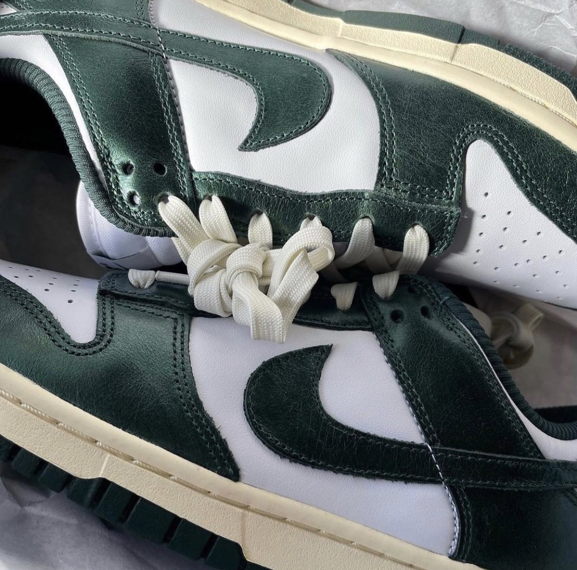 Nike Wmns Dunk Low  “Vintage Green” (DQ8580100)