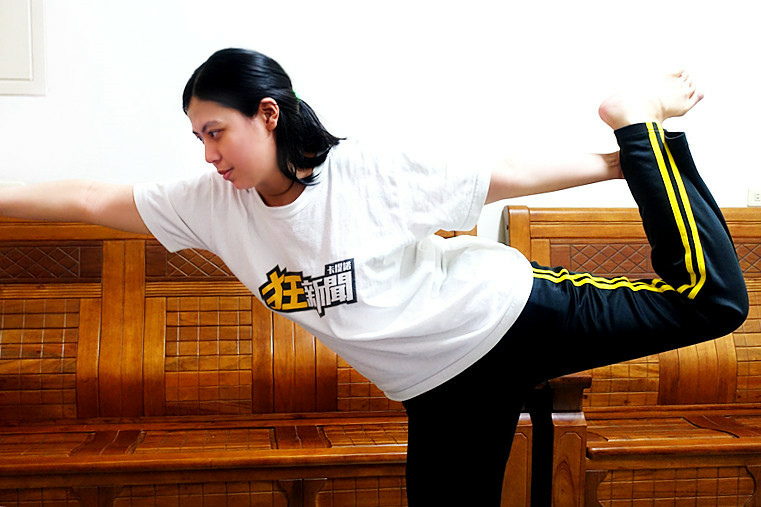 耶加推薦倍麗森瑜珈墊+專利拉背器，下班15分鐘徹底放鬆