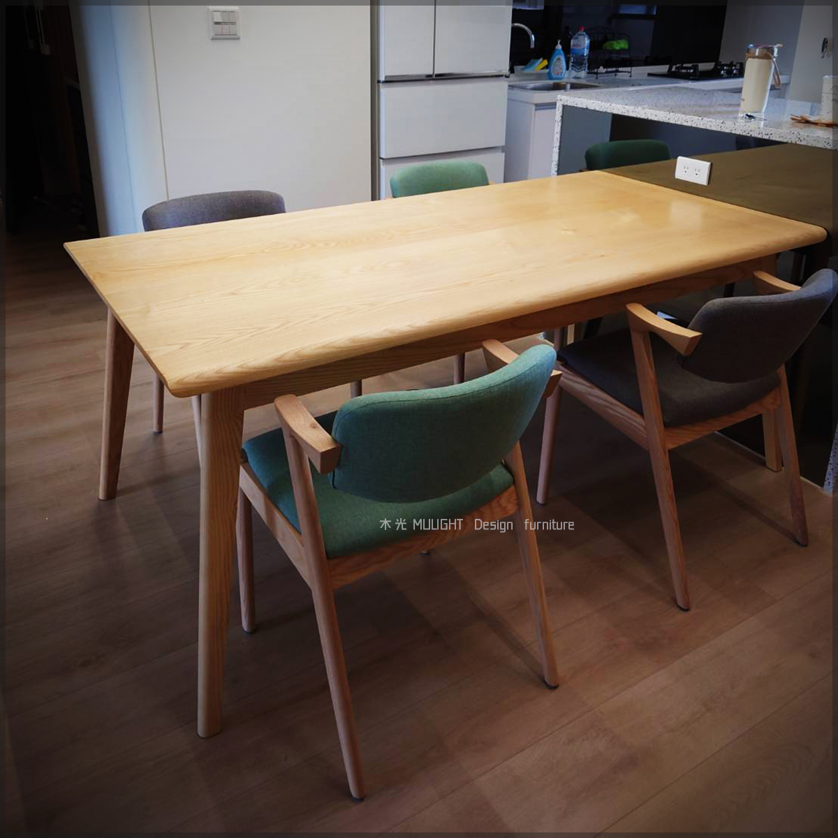 浮日-梣木全實木懸浮餐桌