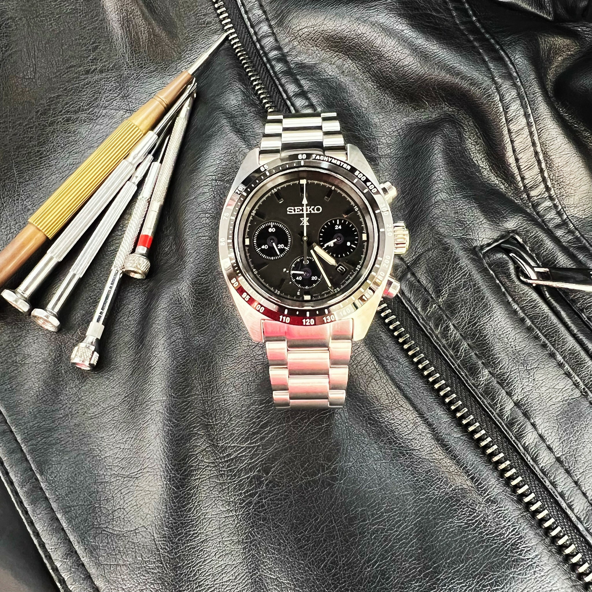 【SEIKO 精工】Prospex系列 SPEEDTIMER 太陽能三眼計時黑面熊貓錶 V192-0AF0D  39mm 現代鐘錶