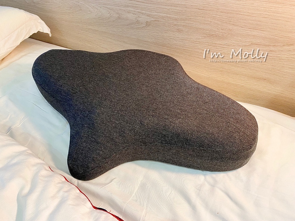 I'm拉奇始大推薦優扶磁石護頸枕，讓仰睡更舒服