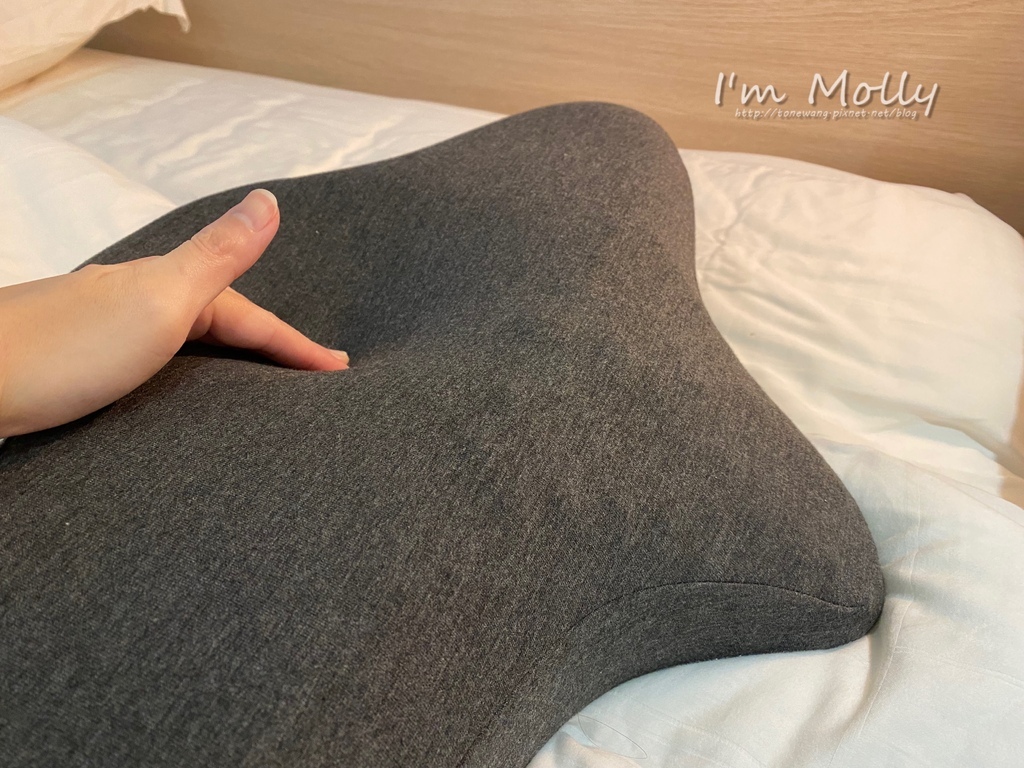 I'm拉奇始大推薦優扶磁石護頸枕，讓仰睡更舒服