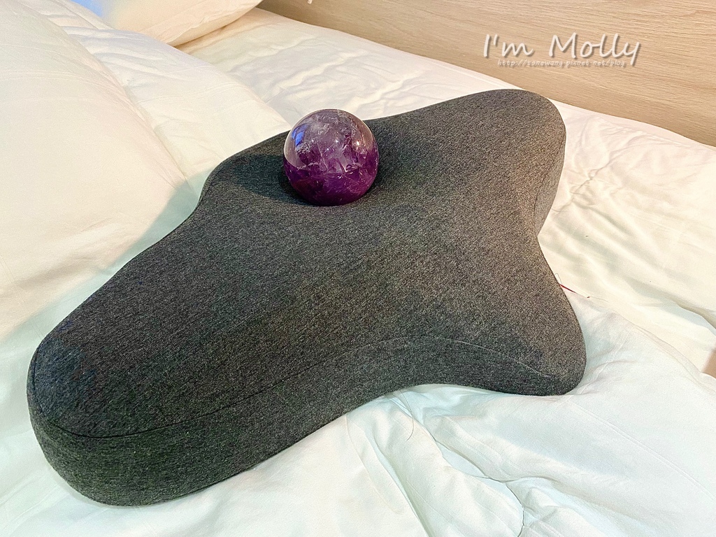 I'm拉奇始大推薦優扶磁石護頸枕，讓仰睡更舒服