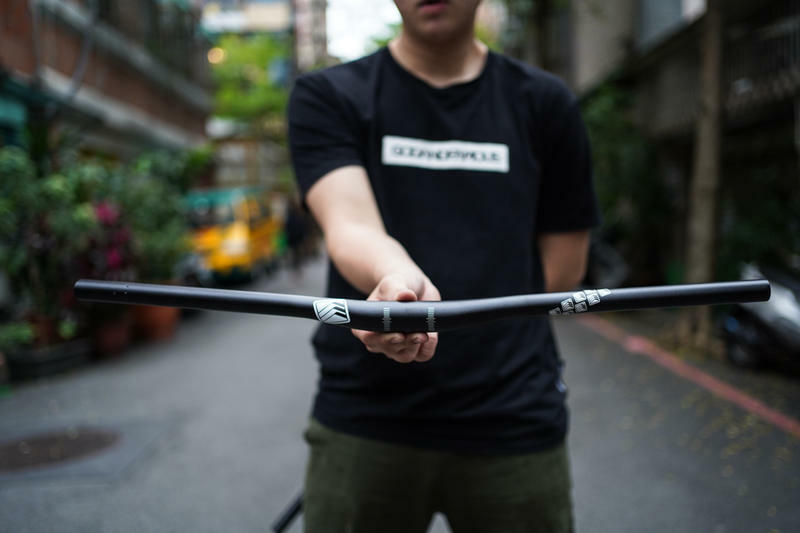 GT 下坡把 黑