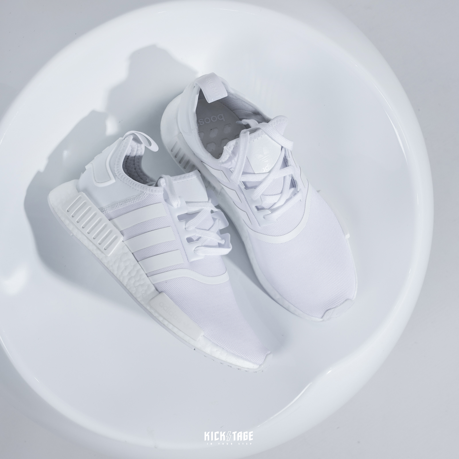 ADIDAS ORIGINALS NMD BOOST R1 全白BOOST 休閒鞋【FY9384】