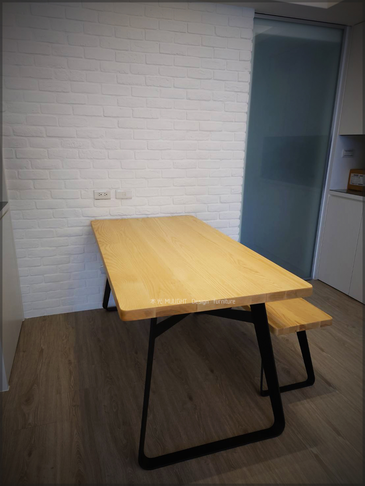 VERN北歐造型扁腳實木桌