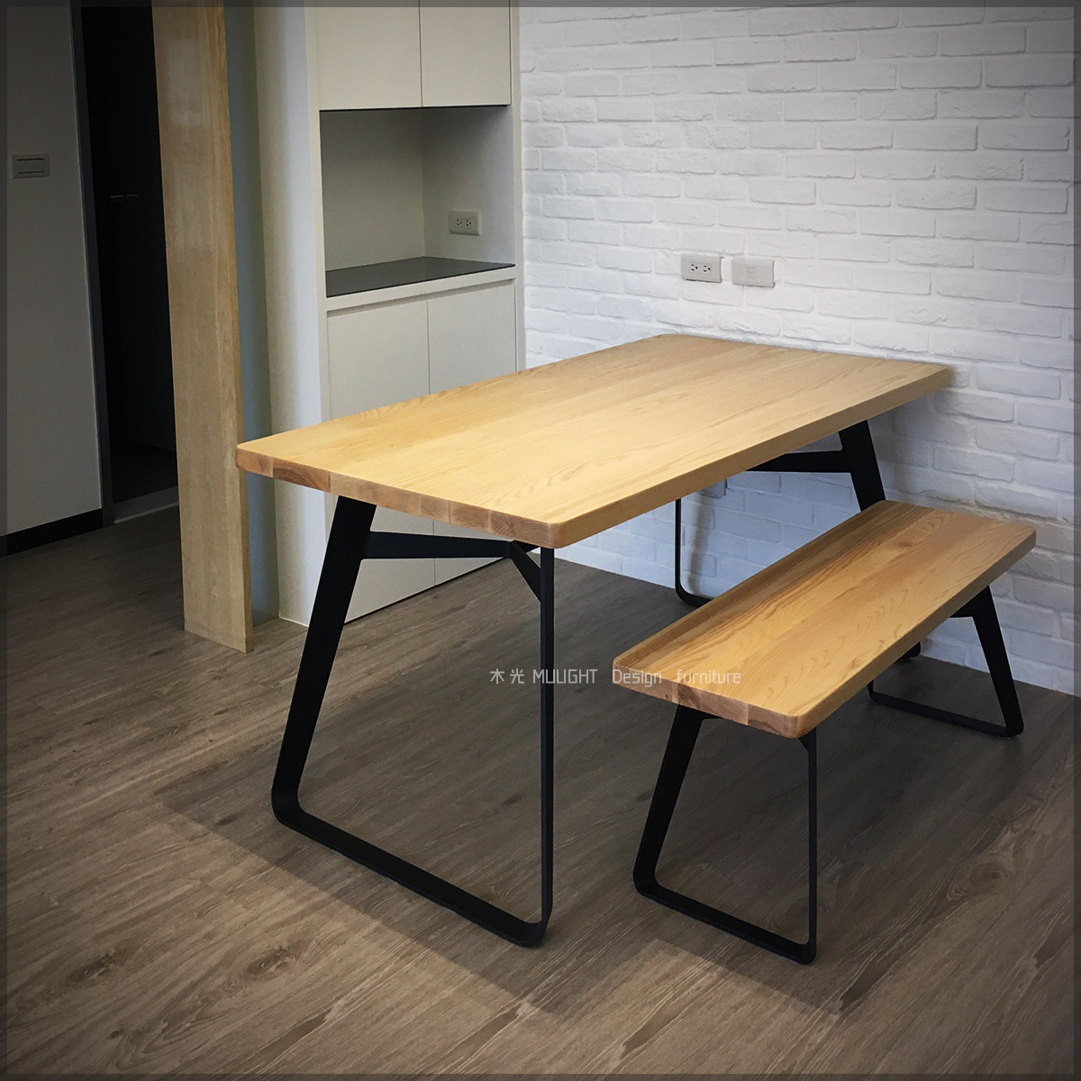 VERN北歐造型扁腳實木桌