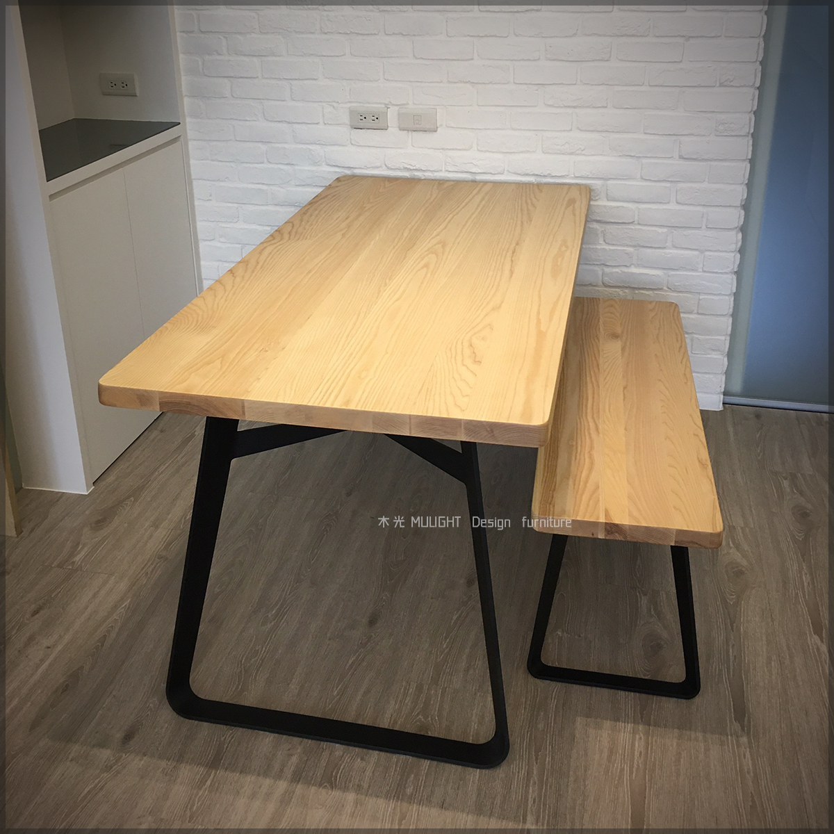 VERN北歐造型扁腳實木桌