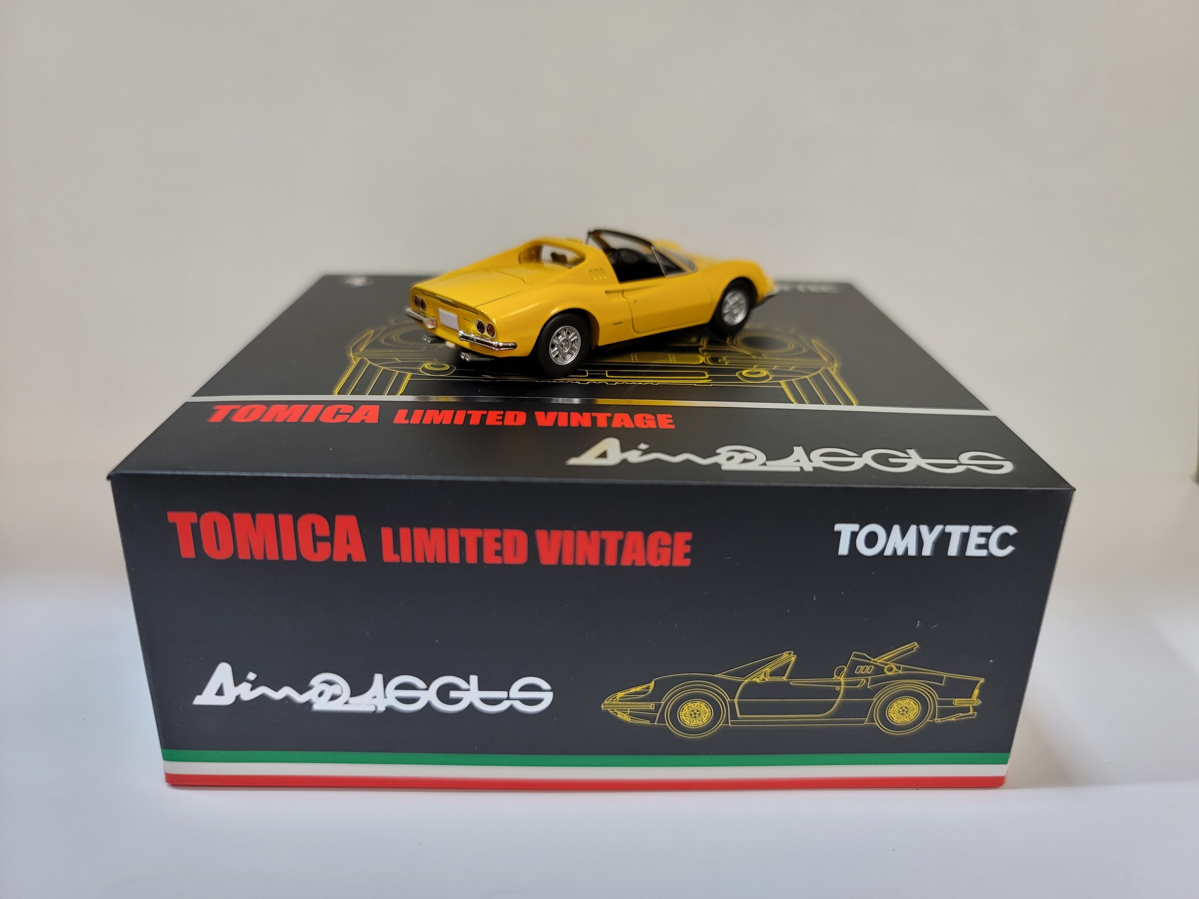 Tomytec Tomica Limited Vintage 1/64 NEO Ferrari Dino 24