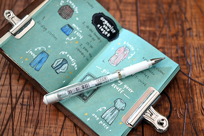 三菱uni-ball Signo 牛奶筆：金色、白色