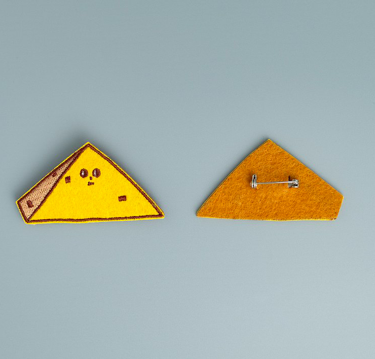 金字塔 刺繡別針｜微醺斑比