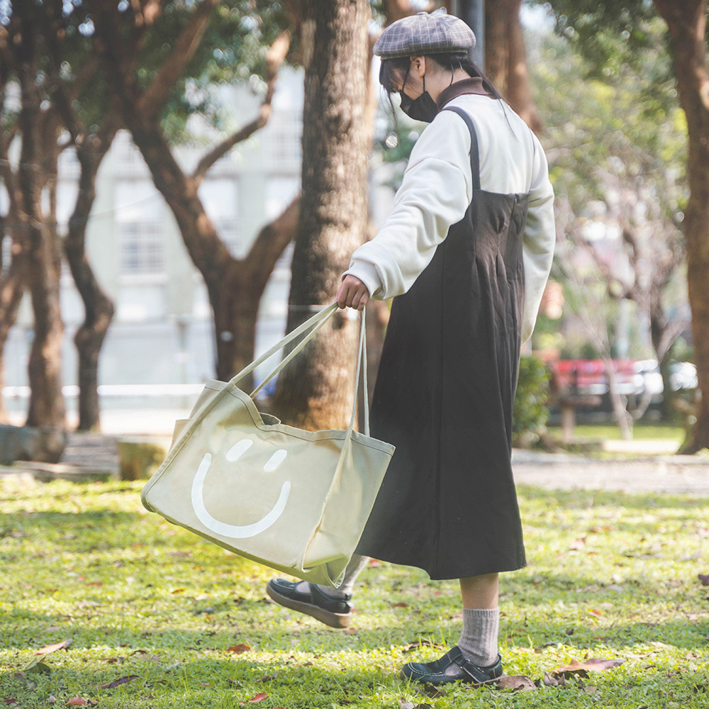 BiA立體帆布袋微笑款 卡其綠