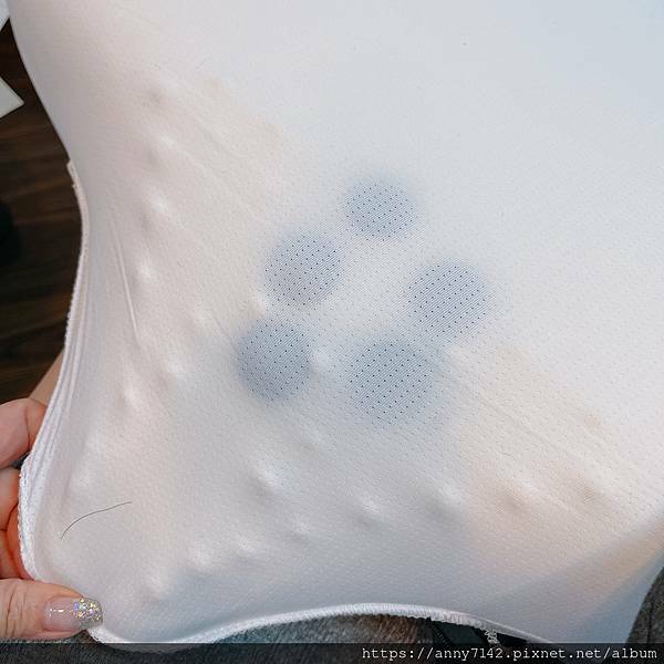 曾小花推薦Beroso倍麗森優扶磁石護頸枕，仰睡和側睡都好睡