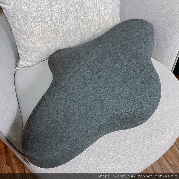曾小花推薦Beroso倍麗森優扶磁石護頸枕，仰睡和側睡都好睡