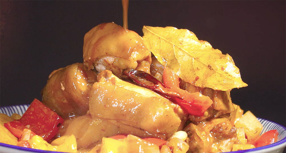 【新疆大盤雞】那個湯汁還要留著拌麵！