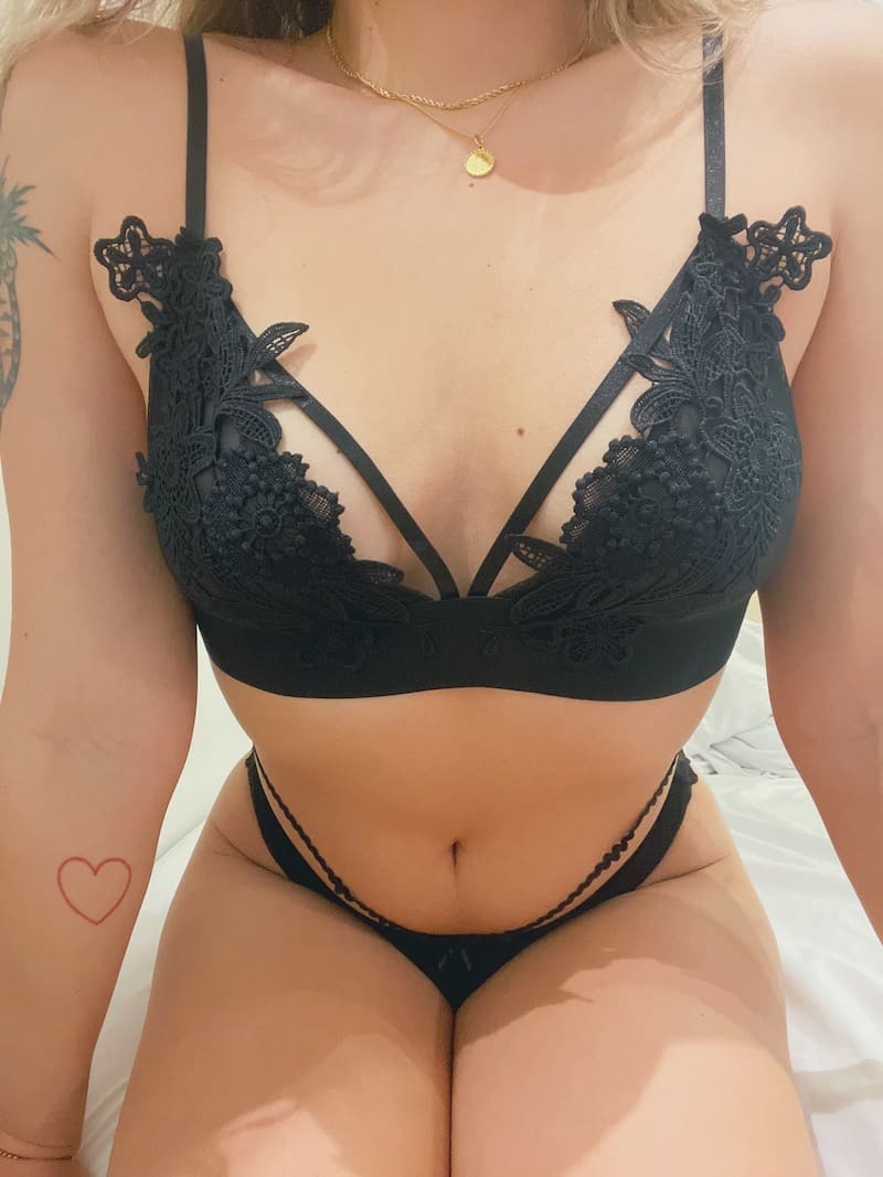 神秘蕾絲花邊內衣