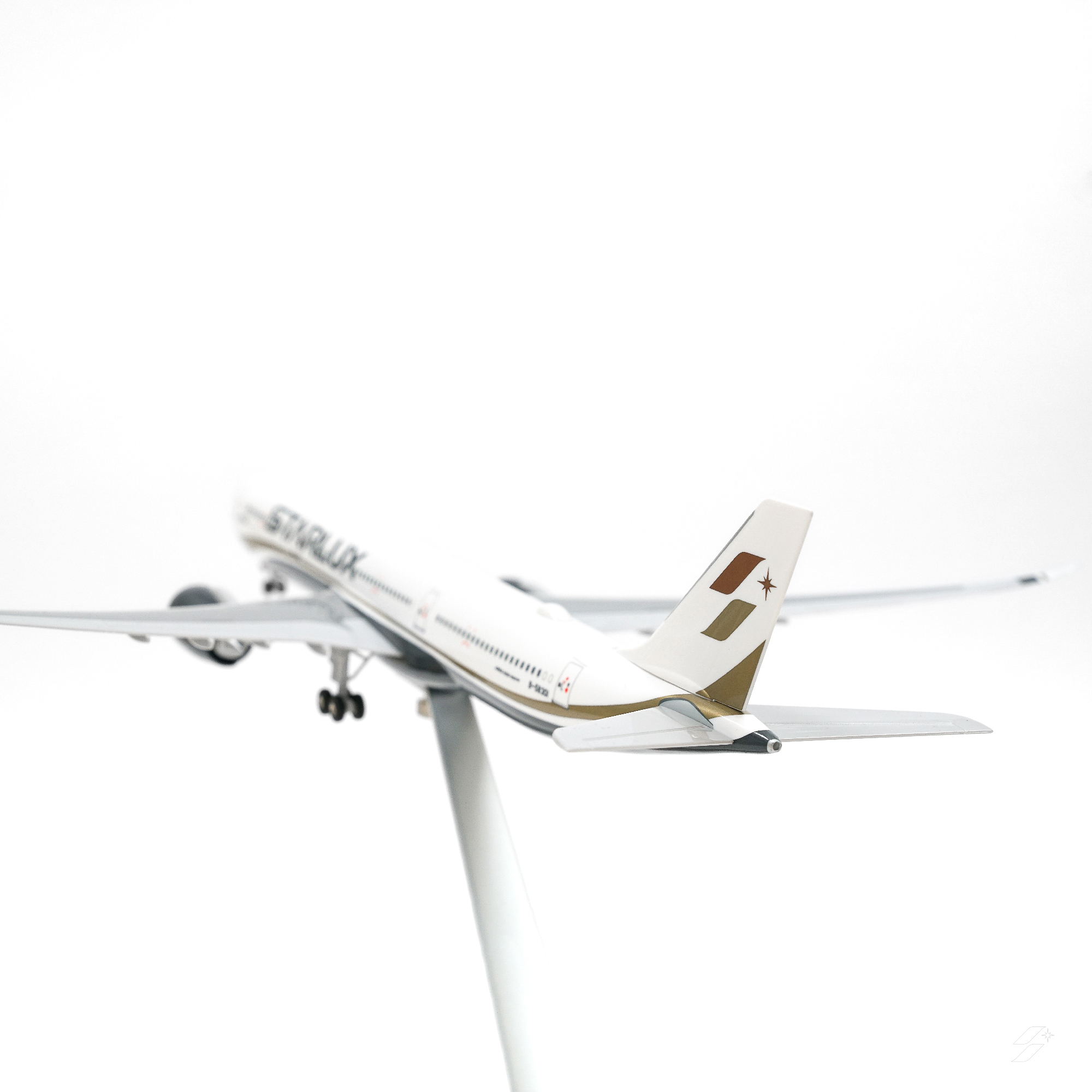 スターラックス航空 A330neo 1:200 飛行機模型 (B-58301) 1/200 A330-900neo スターラックス B-58301 [EW2339001] JC