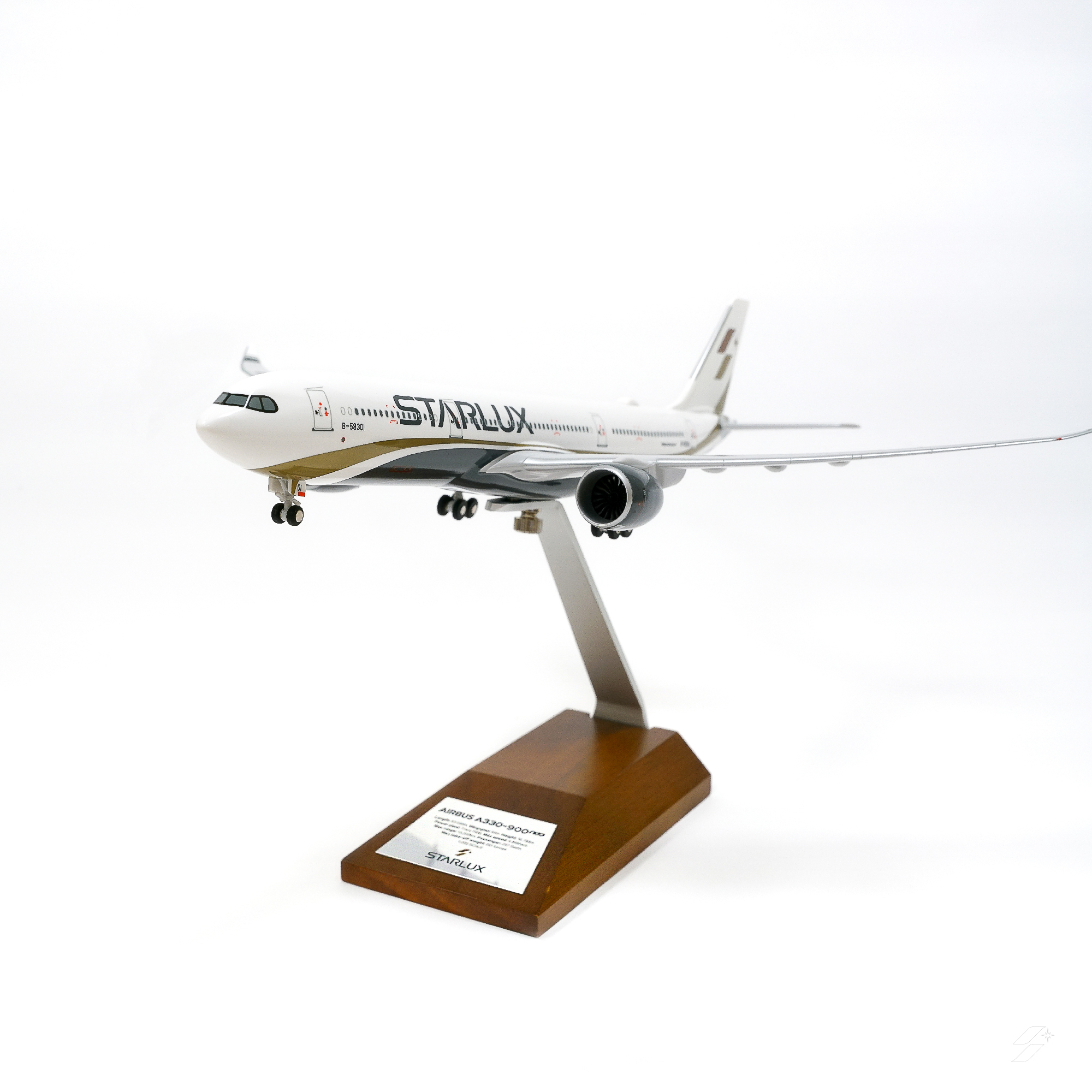 スターラックス航空 A330neo 1:200 飛行機模型 (B-58301)