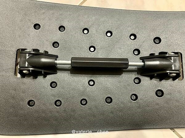 Valerie 鴨推薦旋轉式拉背器加瑜珈墊，舒緩身體不緊繃