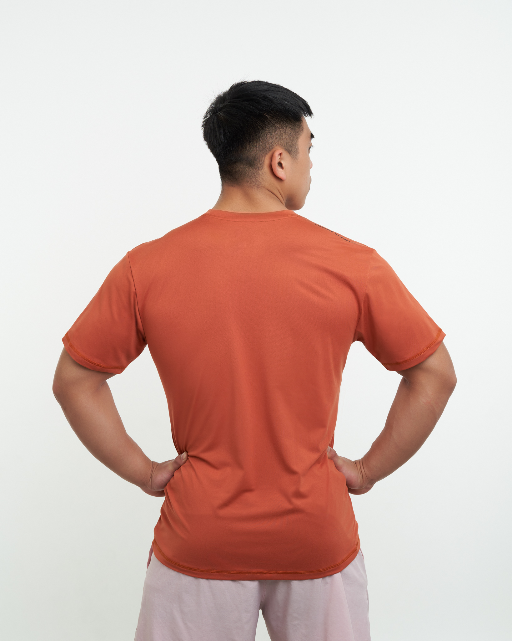 托瑪斯經典素色男短袖（磚紅色）