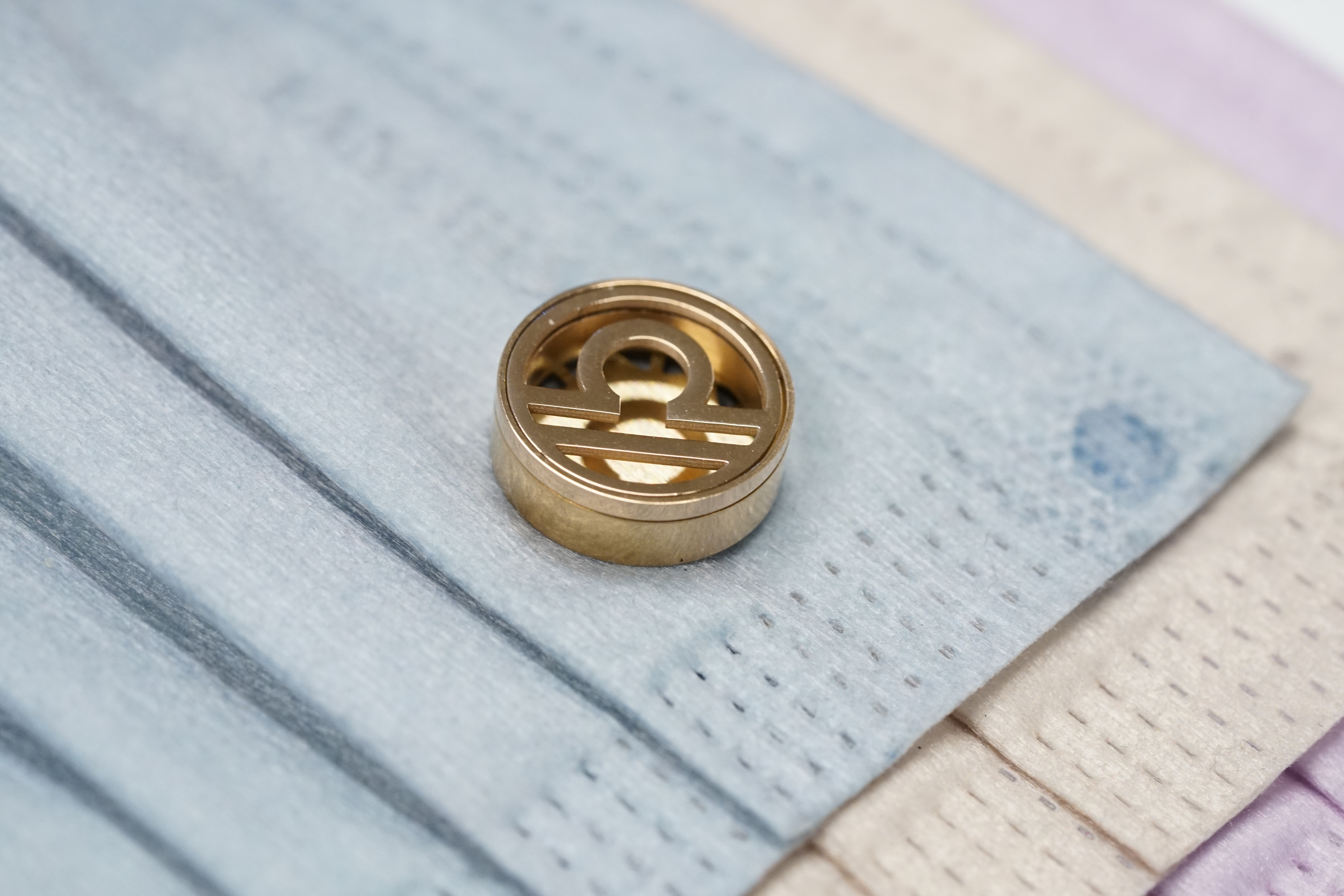 15mm 天秤座 圖案香薰扣 香精油釦 精油飾物 口罩/衣領適用 磁石釦 口罩香薰夾 (玫瑰金/古銅金)(連6片顏色隨機的可重用棉片)+薰衣草精油(隨機送上口罩3片)