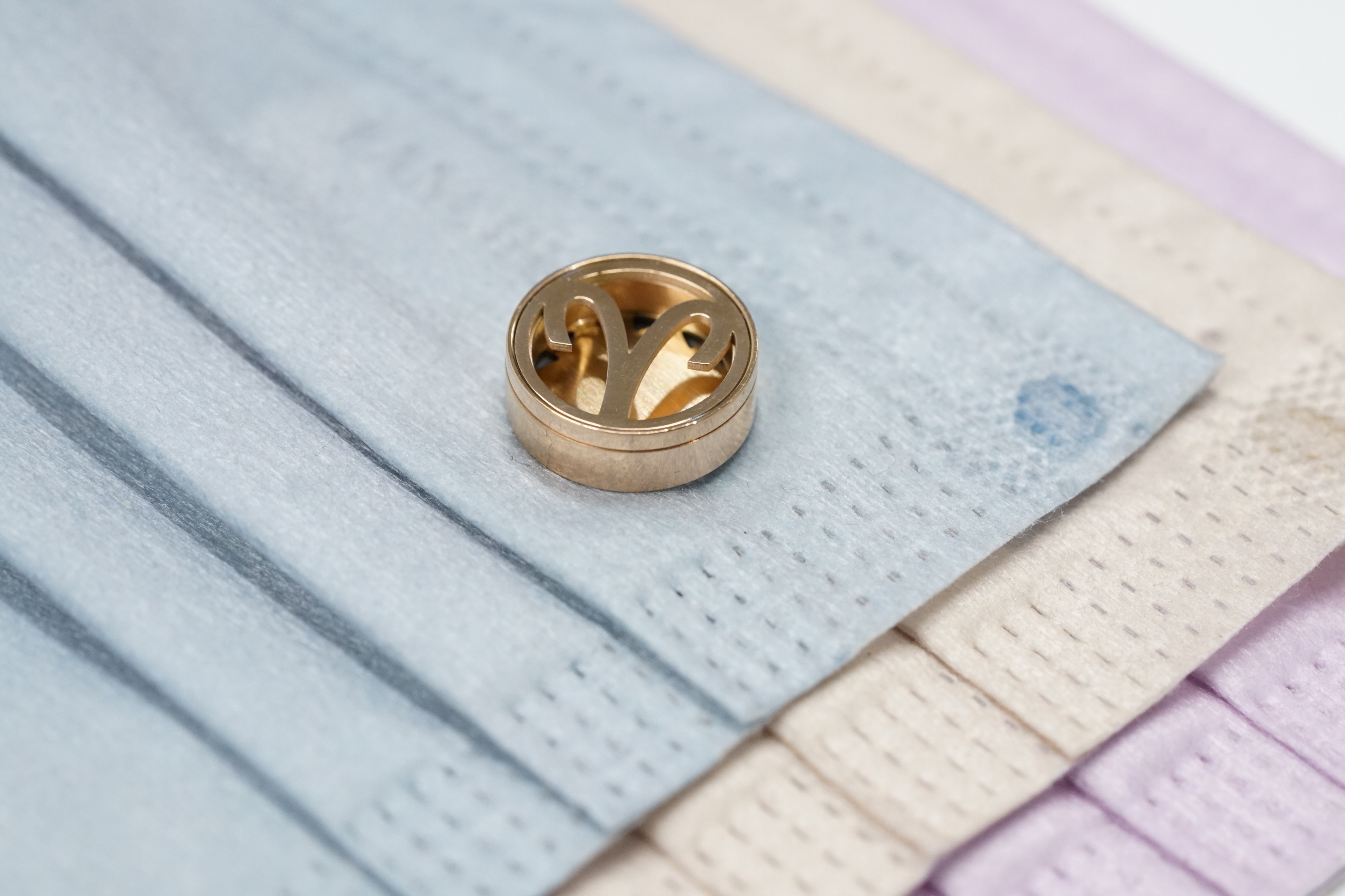 15mm 牡羊座 圖案香薰扣 香精油釦 精油飾物 口罩/衣領適用 磁石釦 口罩香薰夾 (玫瑰金/古銅金)(連6片顏色隨機的可重用棉片)+薰衣草精油(隨機送上口罩3片)