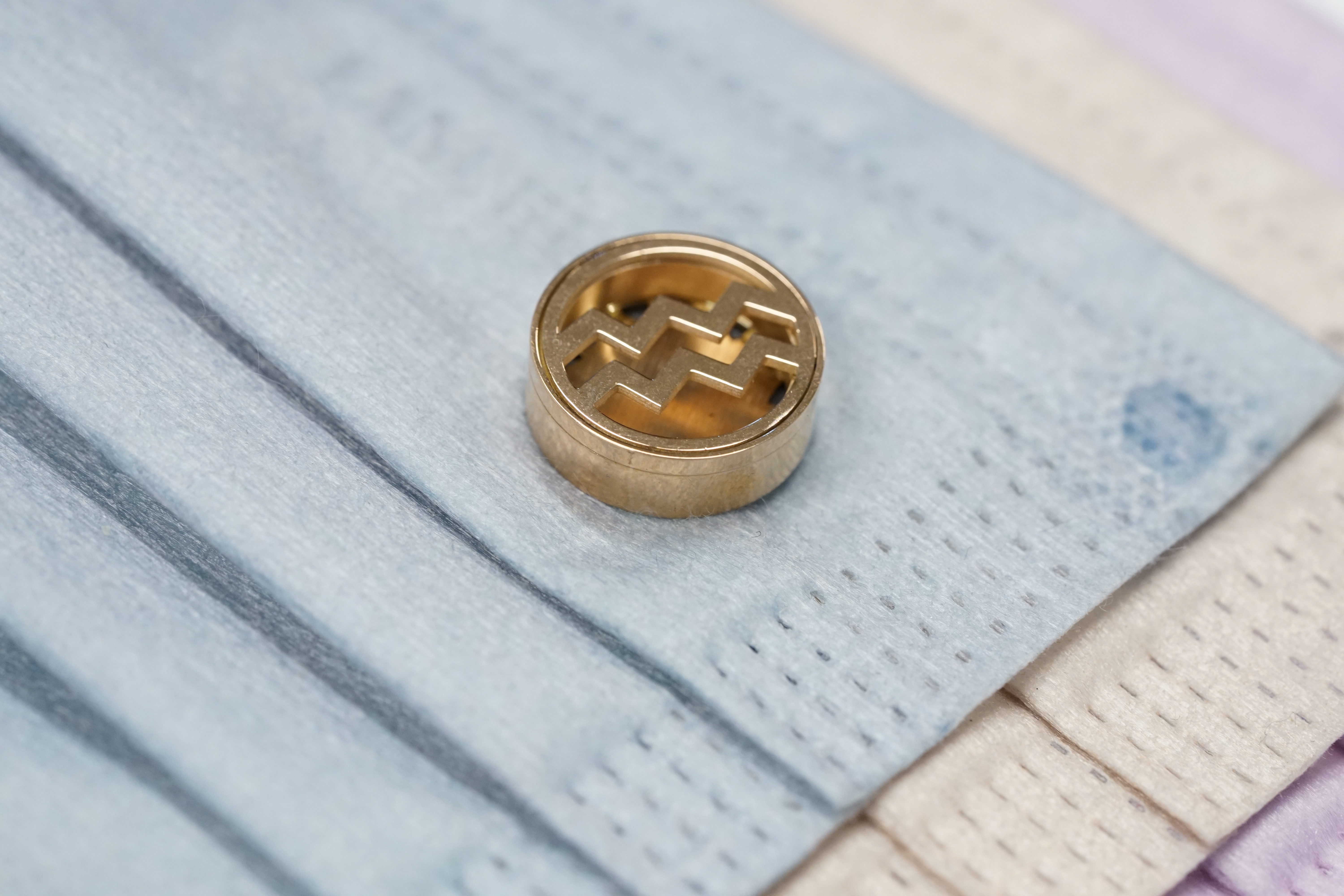 15mm 水瓶座 圖案香薰扣 香精油釦 精油飾物 口罩/衣領適用 磁石釦 口罩香薰夾 (玫瑰金/古銅金)(連6片顏色隨機的可重用棉片)(隨機送上口罩3片)