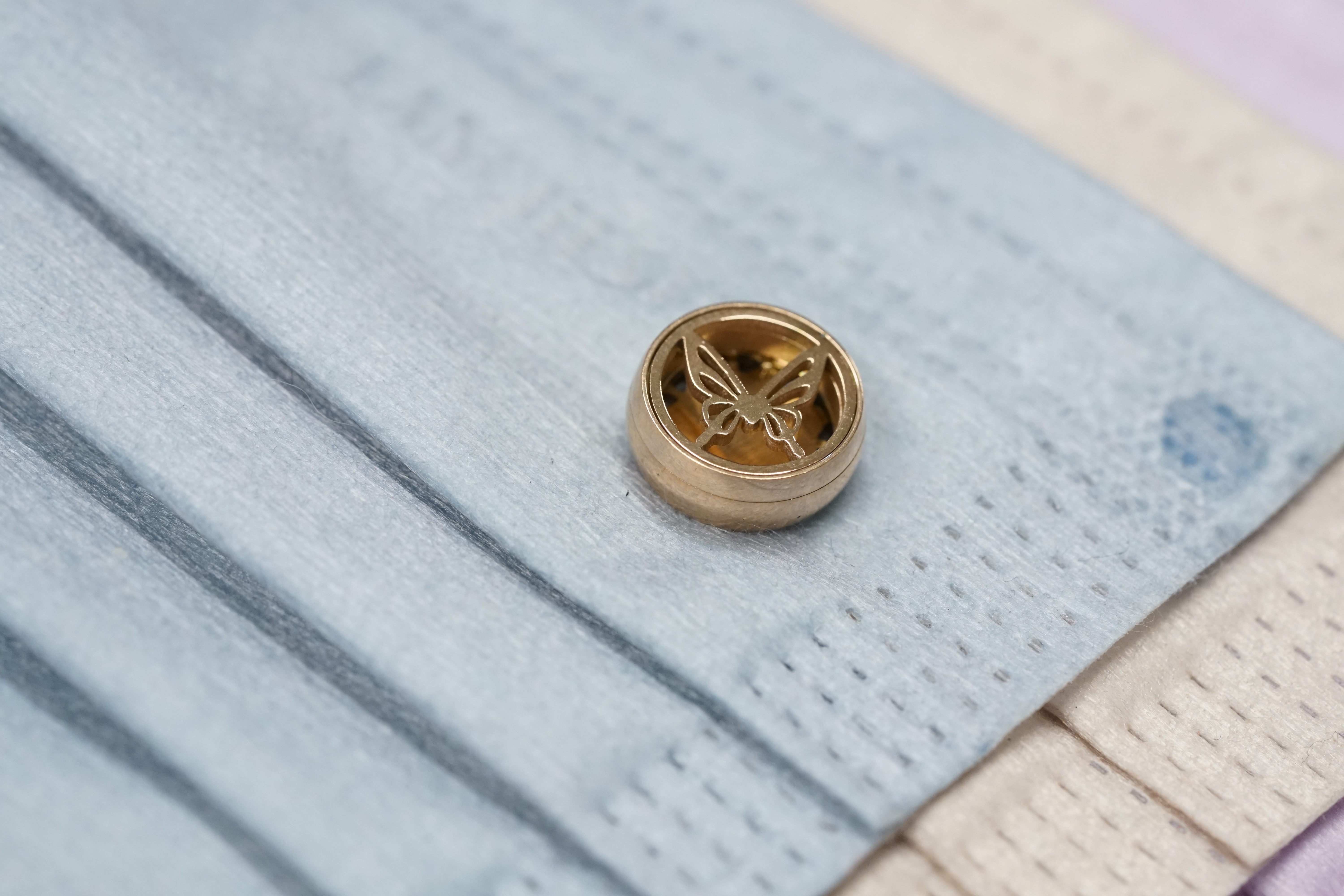 12mm 蝴蝶 圖案香薰扣 香精油釦 精油飾物 口罩/衣領適用 磁石釦 口罩香薰夾 (玫瑰金色)(連6片顏色隨機的可重用棉片)(隨機送上口罩3片)