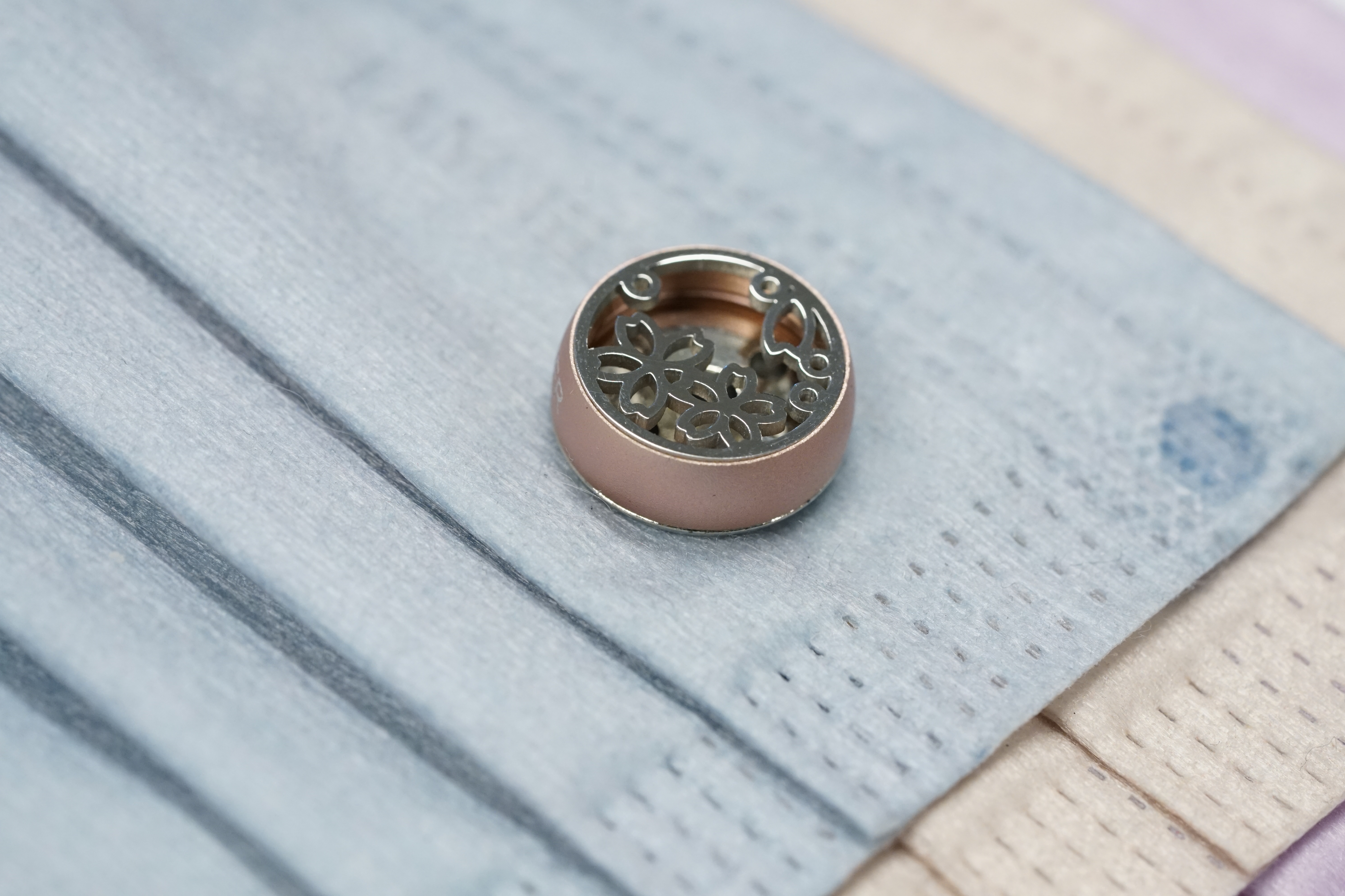 15mm 日本櫻花 圖案香薰扣 香精油釦 精油飾物 口罩/衣領適用 磁石釦 口罩香薰夾 (玫瑰金/古銅金)(連6片顏色隨機的可重用棉片)(隨機送上口罩3片)