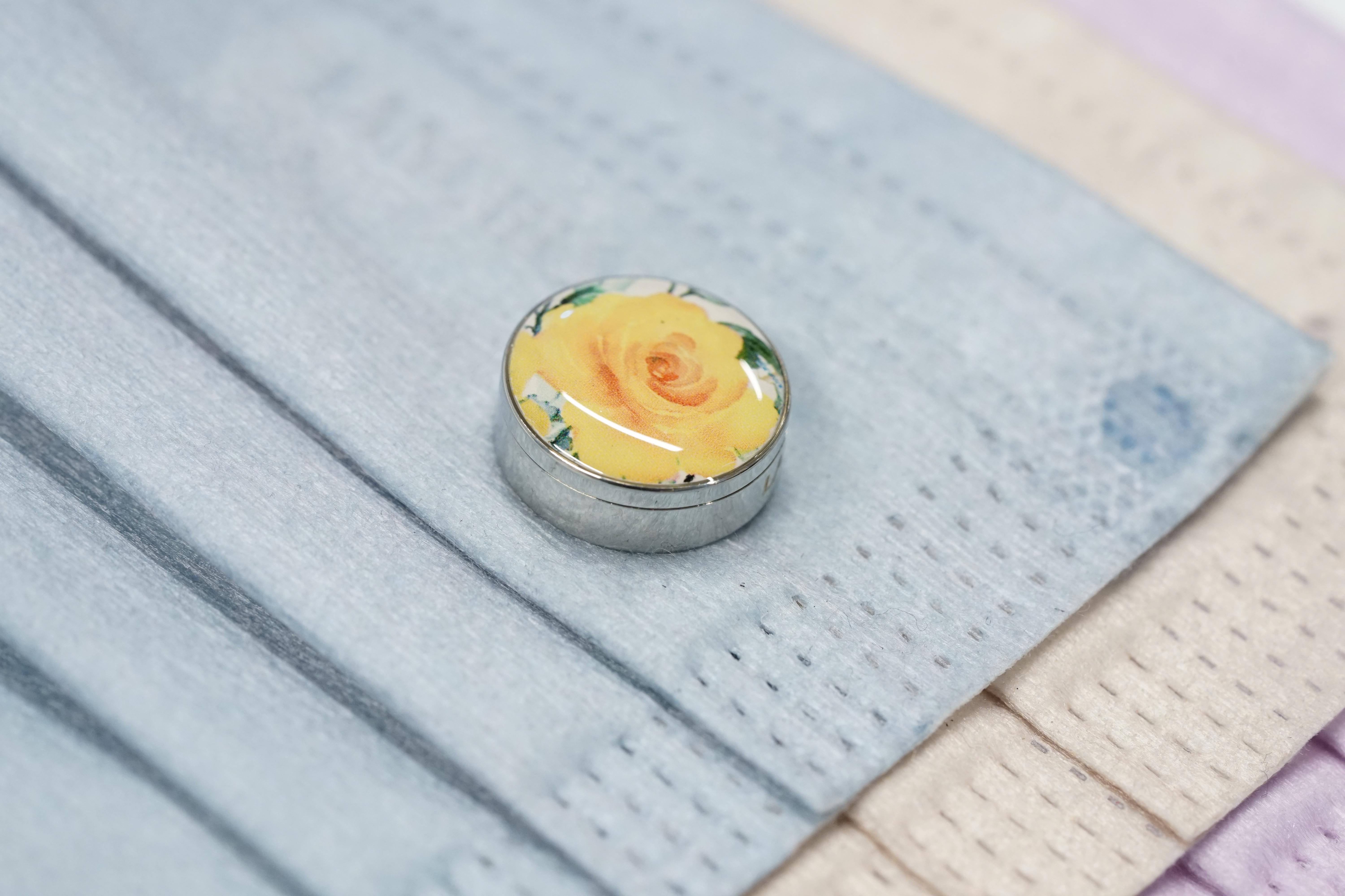 15mm 黃玫瑰 圖案香薰扣 香精油釦 精油飾物 口罩/衣領適用 磁石釦 口罩香薰夾 (白金銀色)(連6片顏色隨機的可重用棉片)(隨機送上口罩3片)