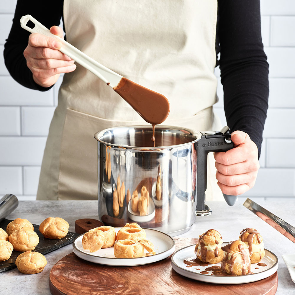 Bienmanger Com Oval Cast Iron Casserole Dish With Lid Double