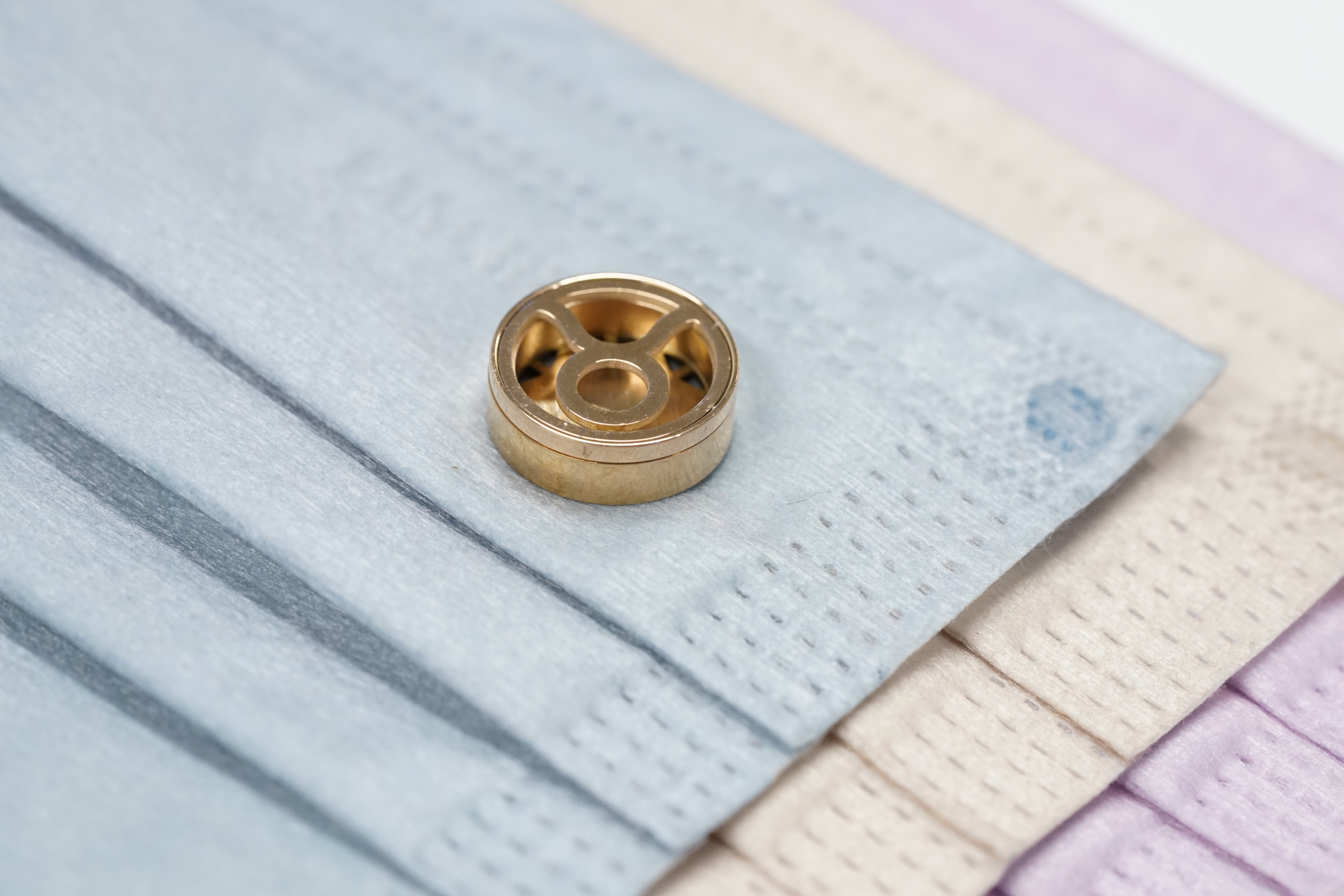 15mm 金牛座 圖案香薰扣 香精油釦 精油飾物 口罩/衣領適用 磁石釦 口罩香薰夾 (玫瑰金/古銅金)(連6片顏色隨機的可重用棉片)+薰衣草精油(隨機送上口罩3片)