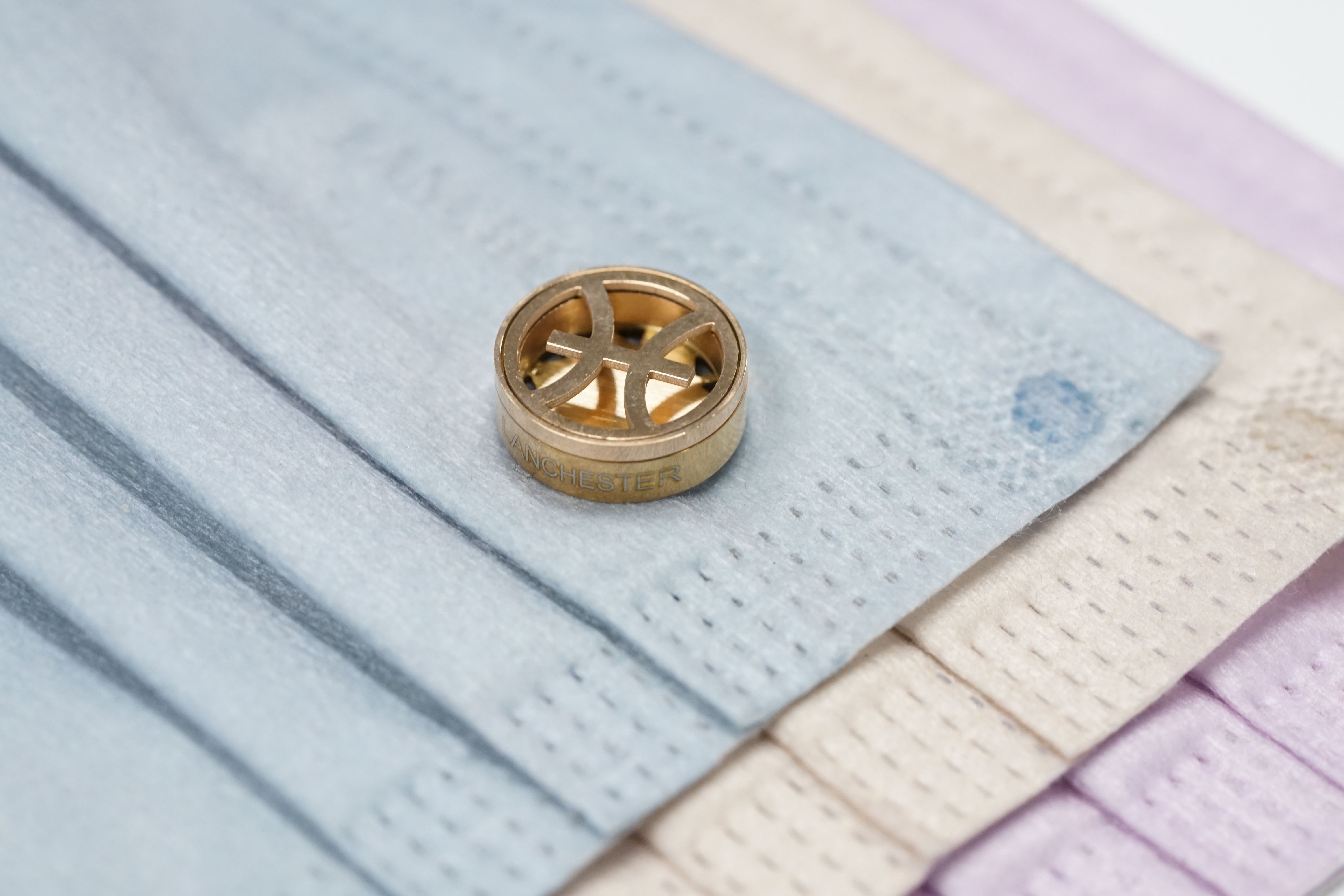 15mm 雙魚座 圖案香薰扣 香精油釦 精油飾物 口罩/衣領適用 磁石釦 口罩香薰夾 (玫瑰金/古銅金)(連6片顏色隨機的可重用棉片)+薰衣草精油(隨機送上口罩3片)