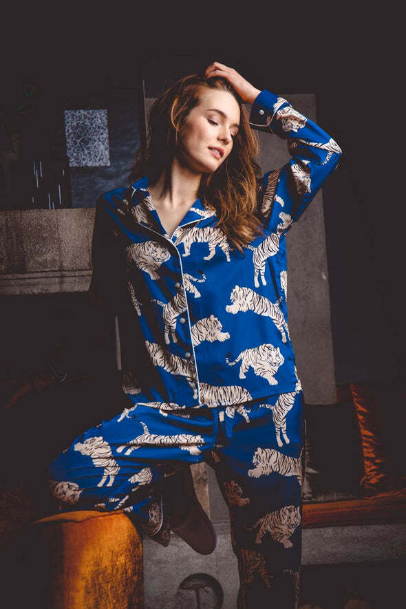 美國Averie Sleep 親膚柔滑兩件式長袖睡衣-復古藍老虎