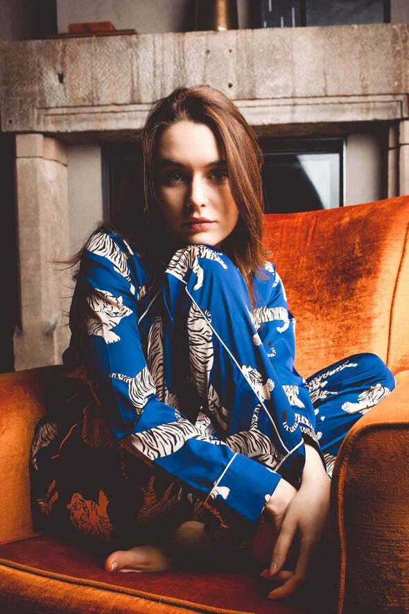 美國Averie Sleep 親膚柔滑兩件式長袖睡衣-復古藍老虎