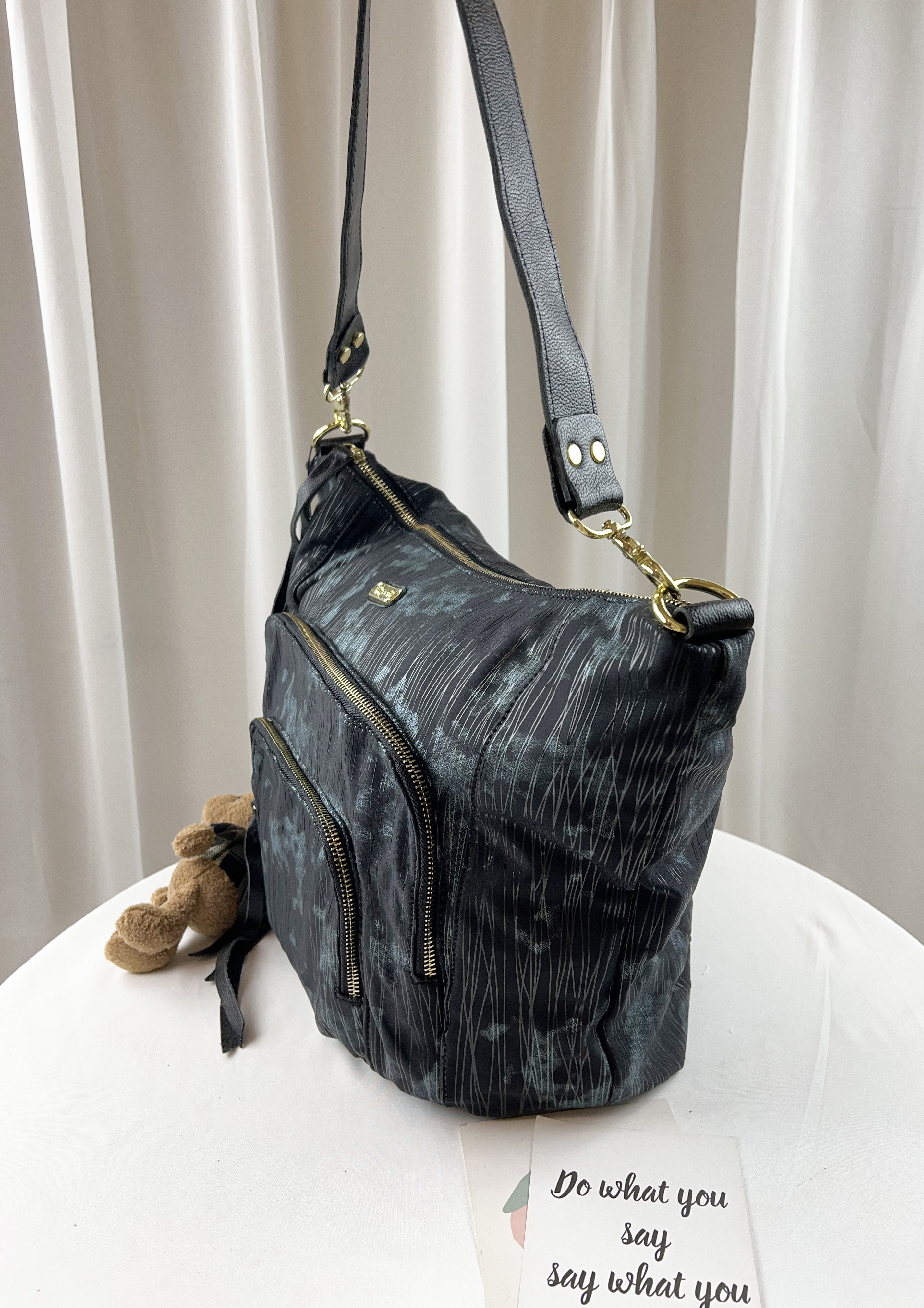 GOODS 渲染黑 拼接牛皮側背包    #6206