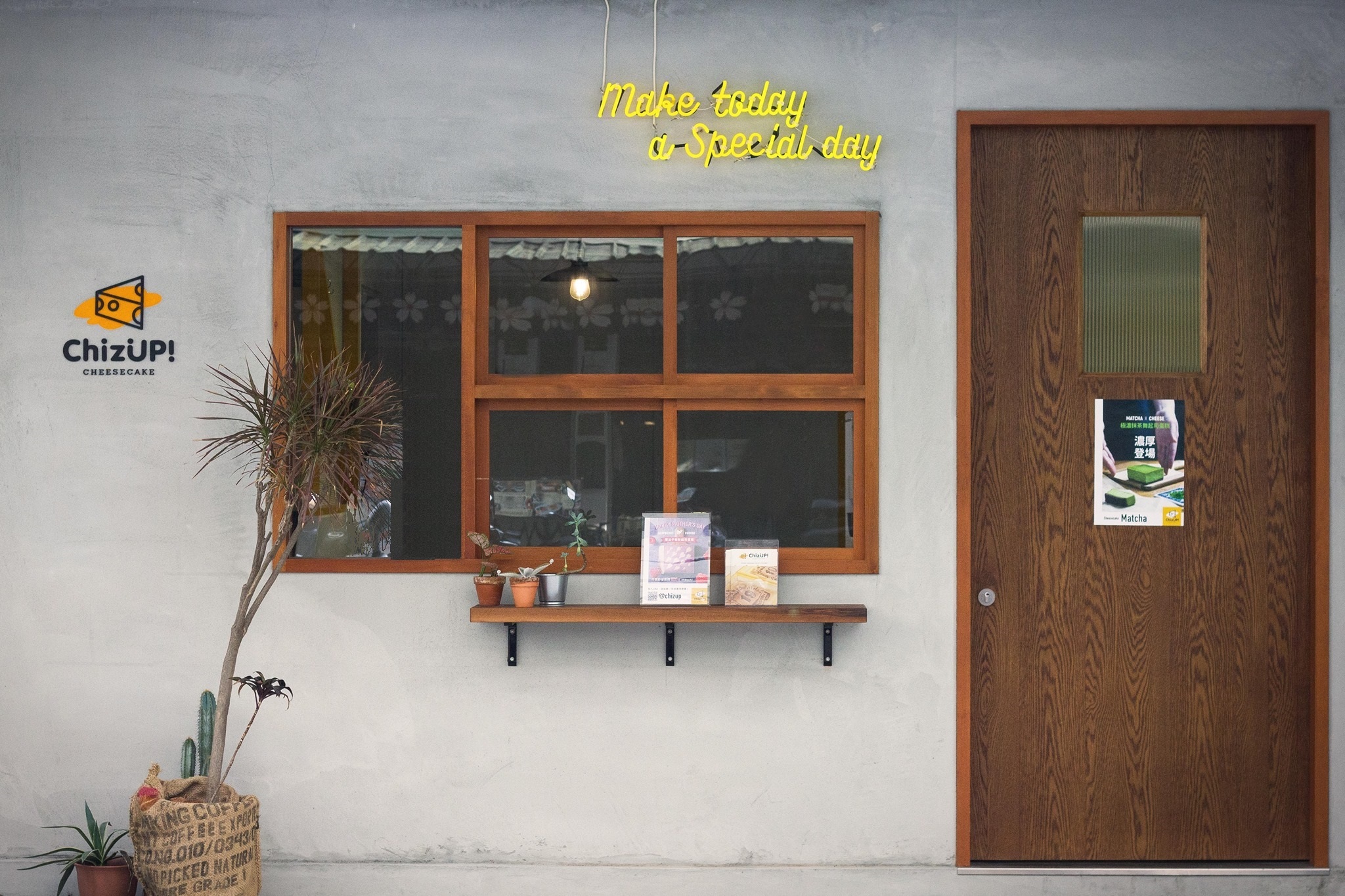 ChizUP!為求乳酪蛋糕新鮮皆採接單後排單製作,  您可以在結帳頁面選擇7天後到30天內的宅配到貨日期收貨,或選擇門市自取服務。彌月蛋糕推薦與生日蛋糕推薦,全台蛋糕宅配安心到家。