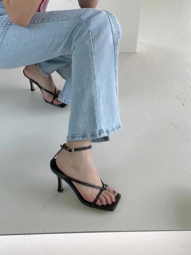 V型細帶高跟涼鞋（2色）
