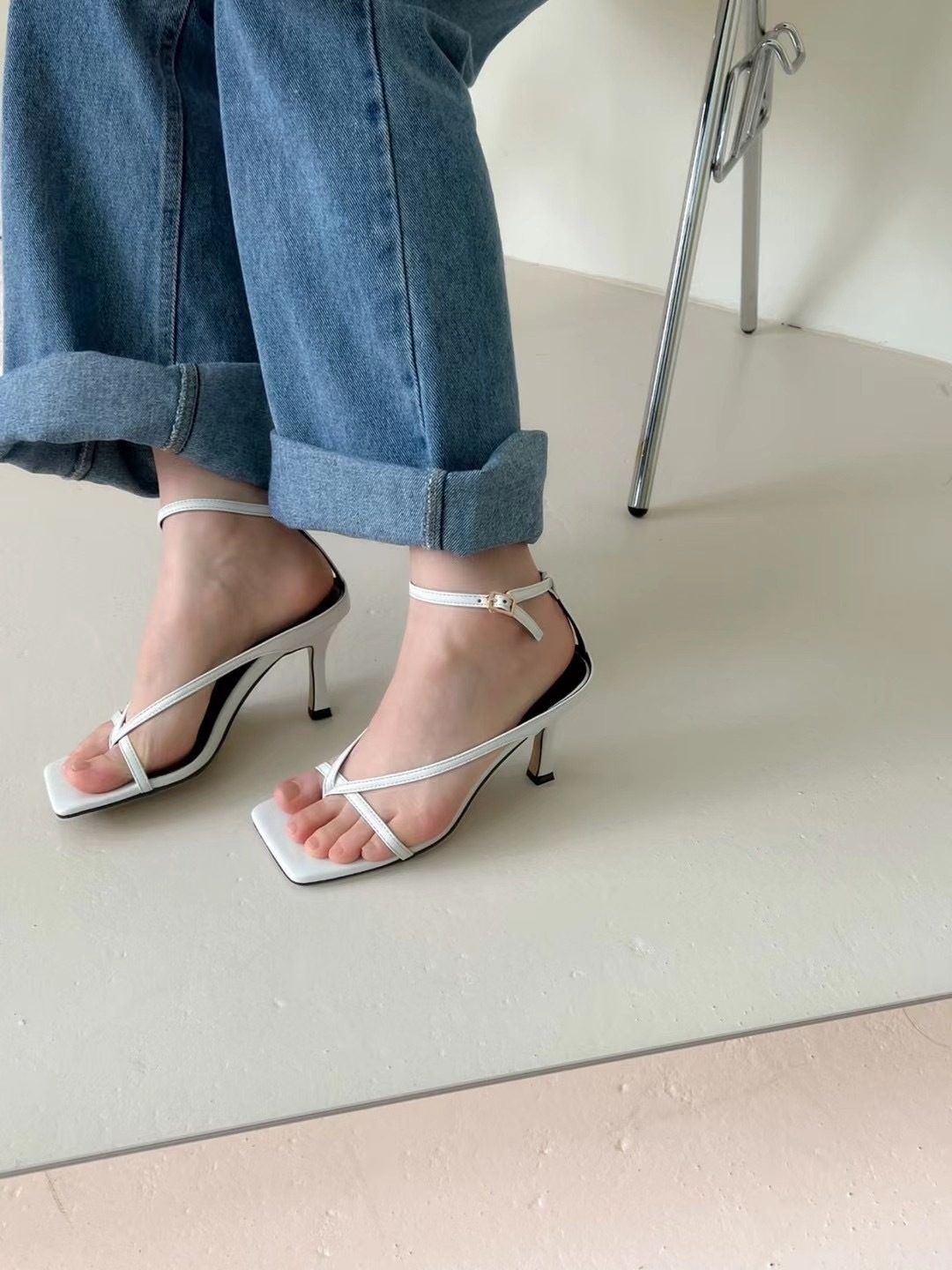 V型細帶高跟涼鞋（2色）