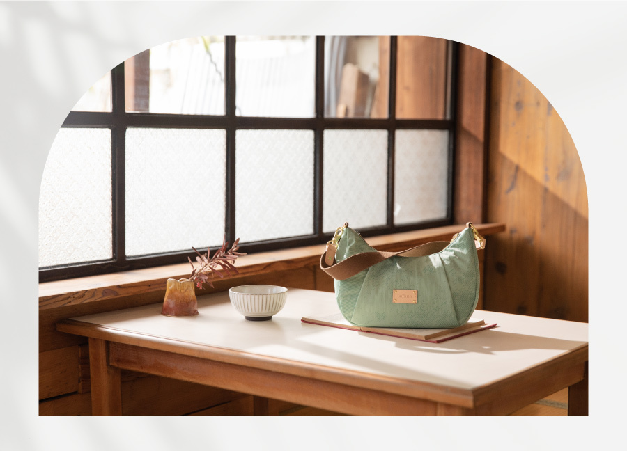 綠色肩背包 法棍包 小包包 肩背包推薦 肩背包 防潑水包 小包 Soldier 星星伴月法棍包 satana SOS2790-323 躍金綠 產品介紹 3