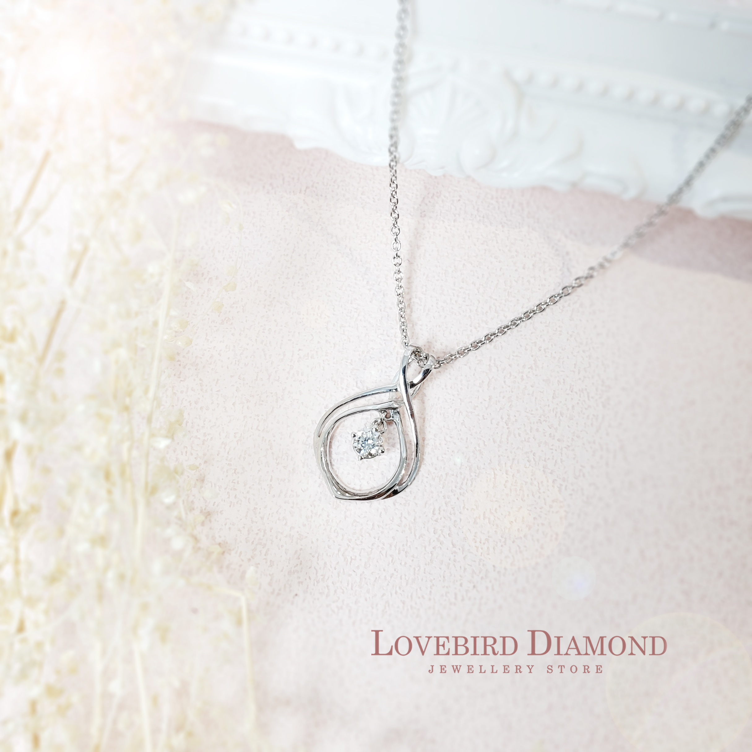 18K白金天然鑽石水滴吊墜