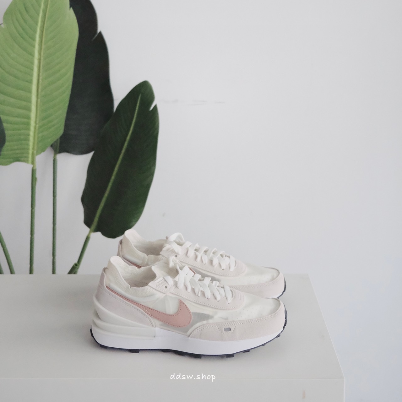 Nike Waffle One 玫瑰粉白 小Sacai DN4696-102