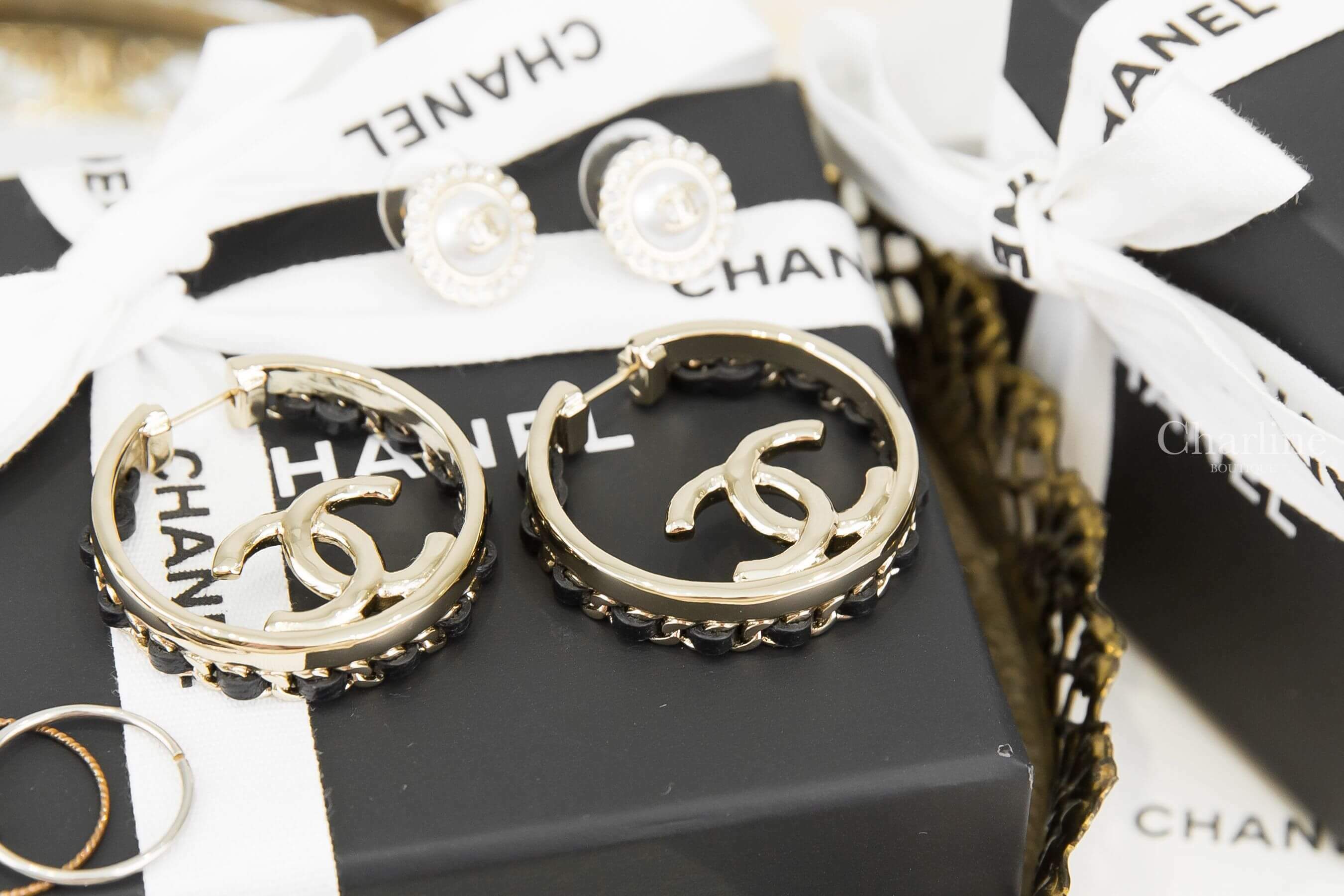 Chanel Earrings 金色CC皮穿鍊拼接金屬圓圈耳環-Charline Boutique 精品代購