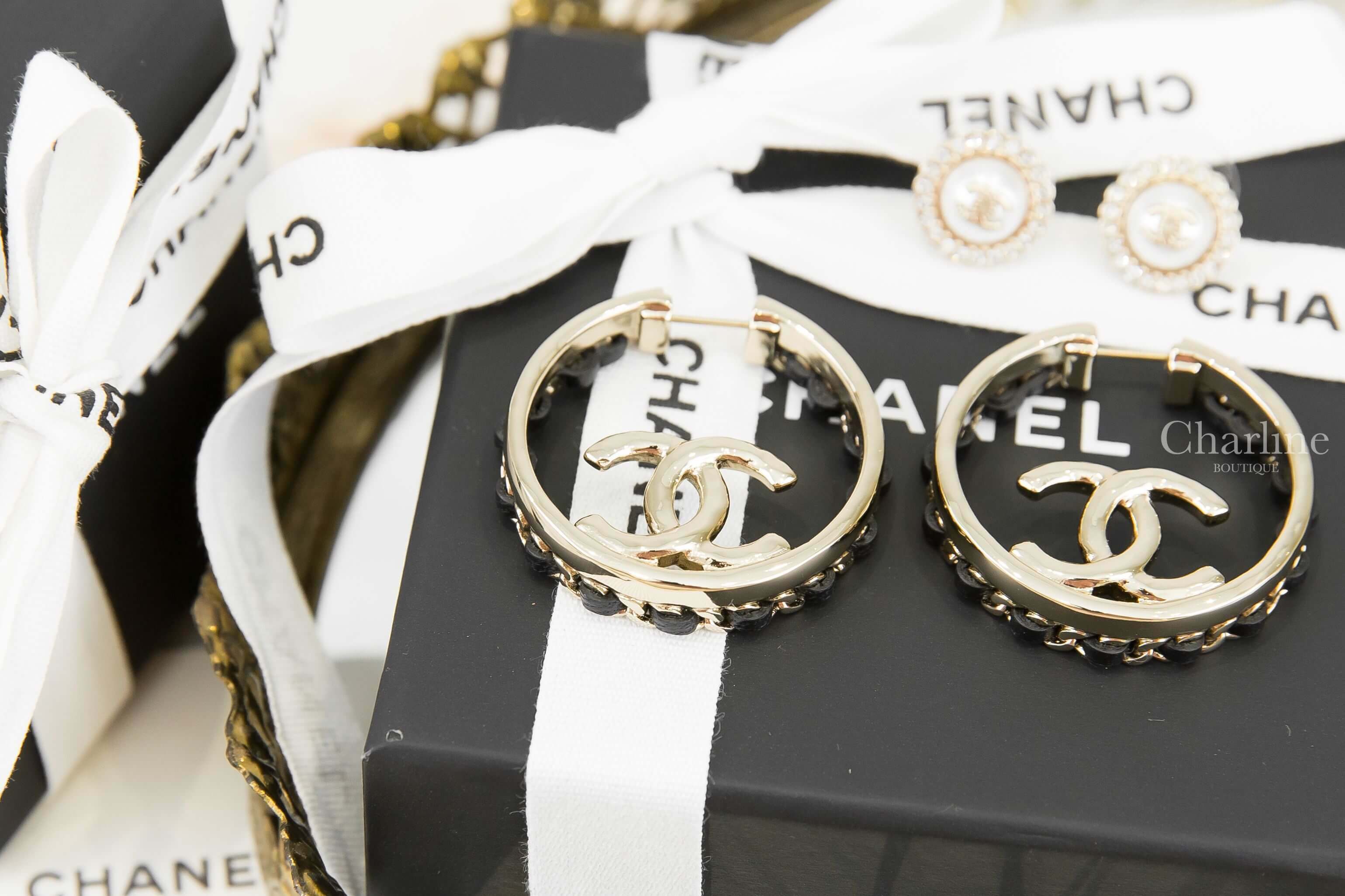 Chanel Earrings 金色CC皮穿鍊拼接金屬圓圈耳環-Charline Boutique 精品代購