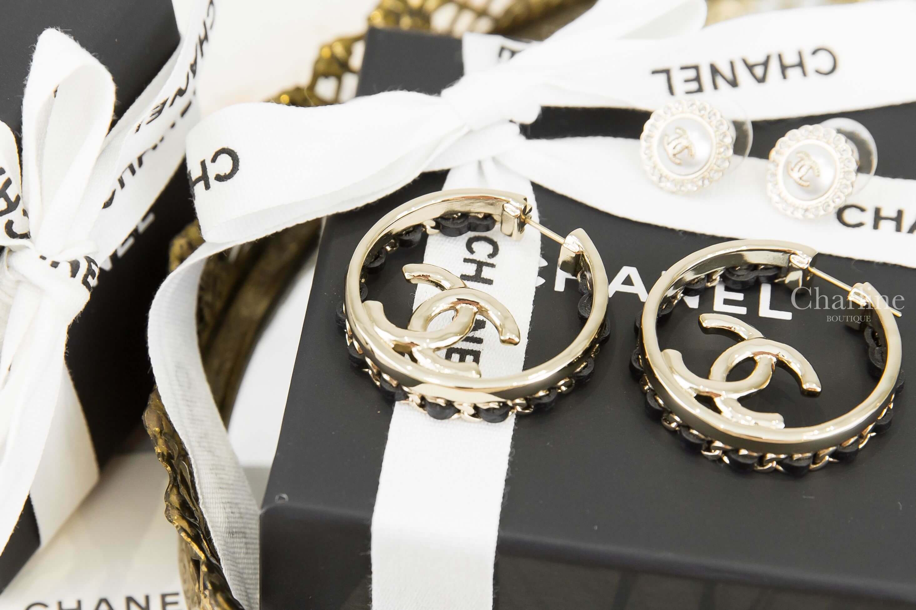Chanel Earrings 金色CC皮穿鍊拼接金屬圓圈耳環-Charline Boutique 精品代購
