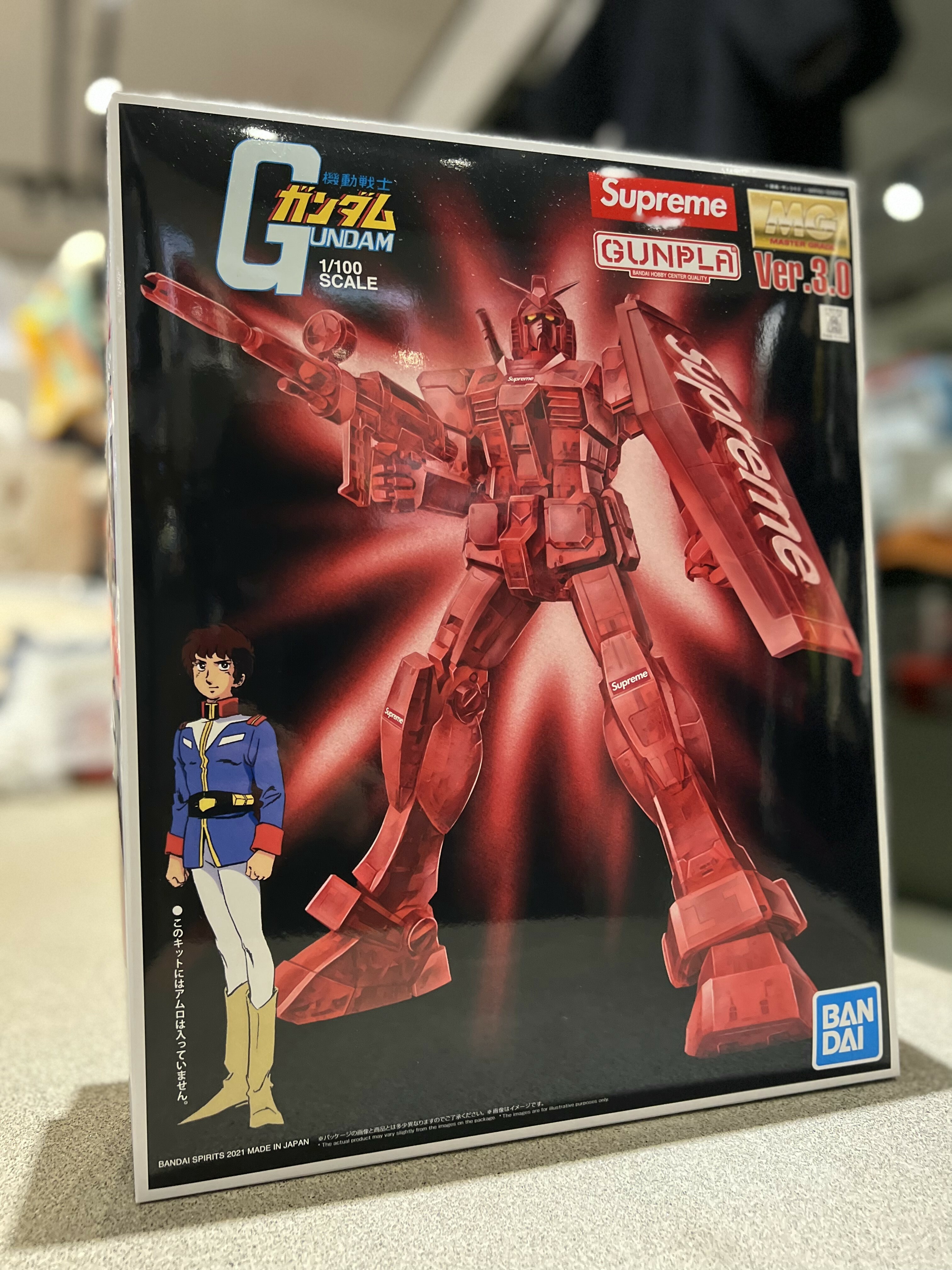 Supreme®/MG 1/100 RX-78-2 GUNDAM Ver.3.0-