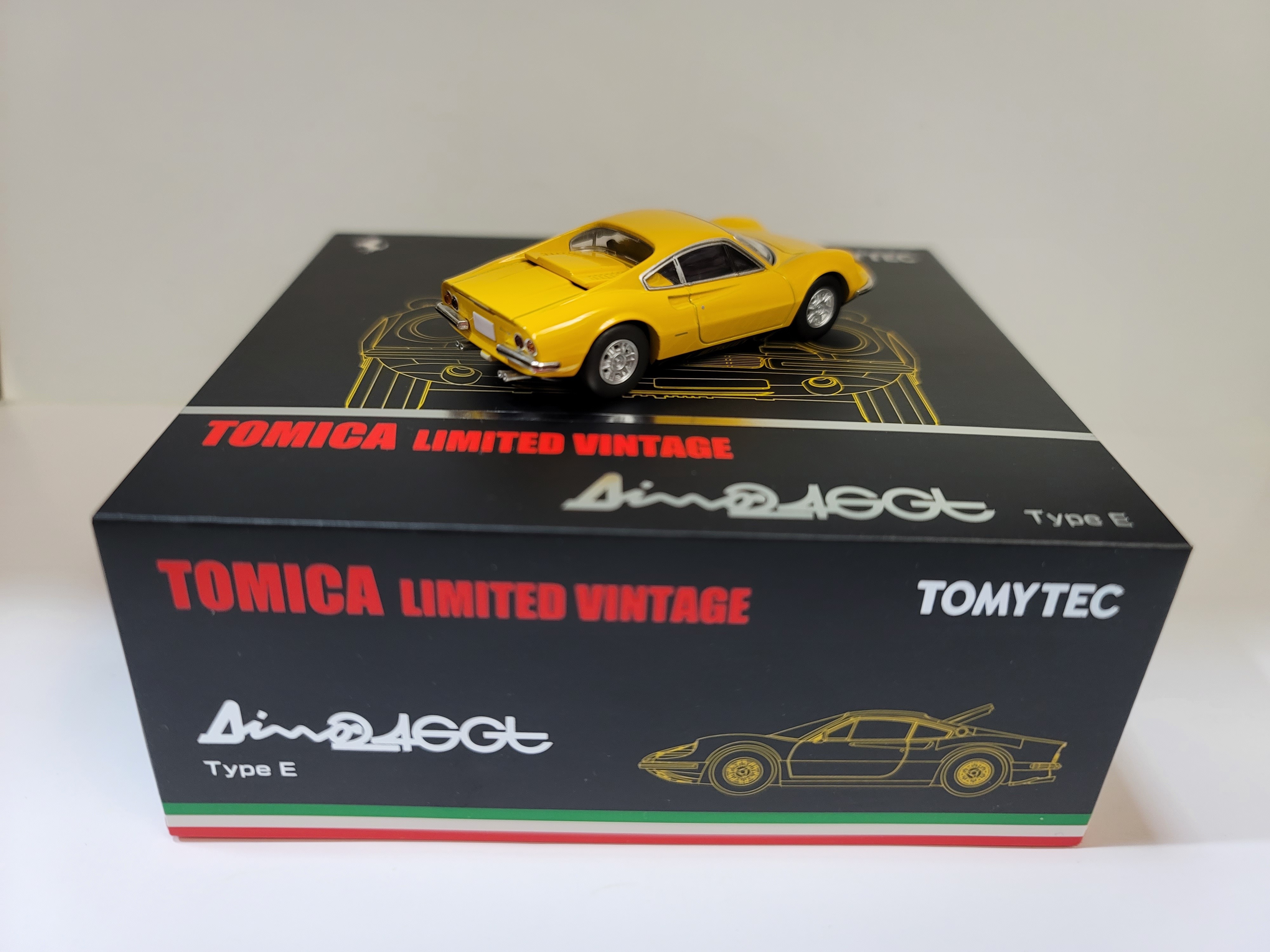 TOMICA LIMITED VINTAGE 246 GTS 2台セット TOMICA LIMITED VINTAGE