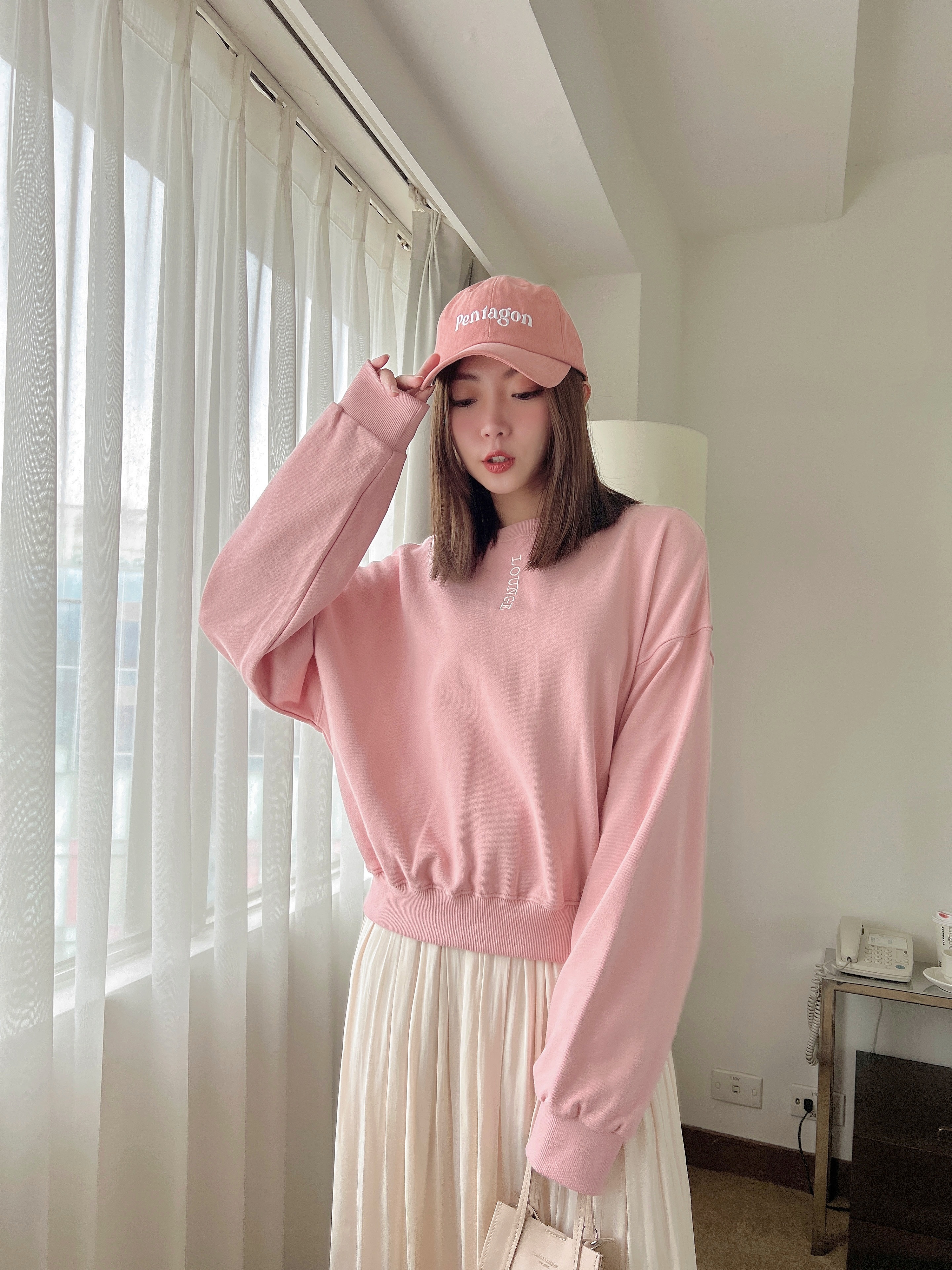 與眾不同設計師刺繡英字棉Ｔ(2色)